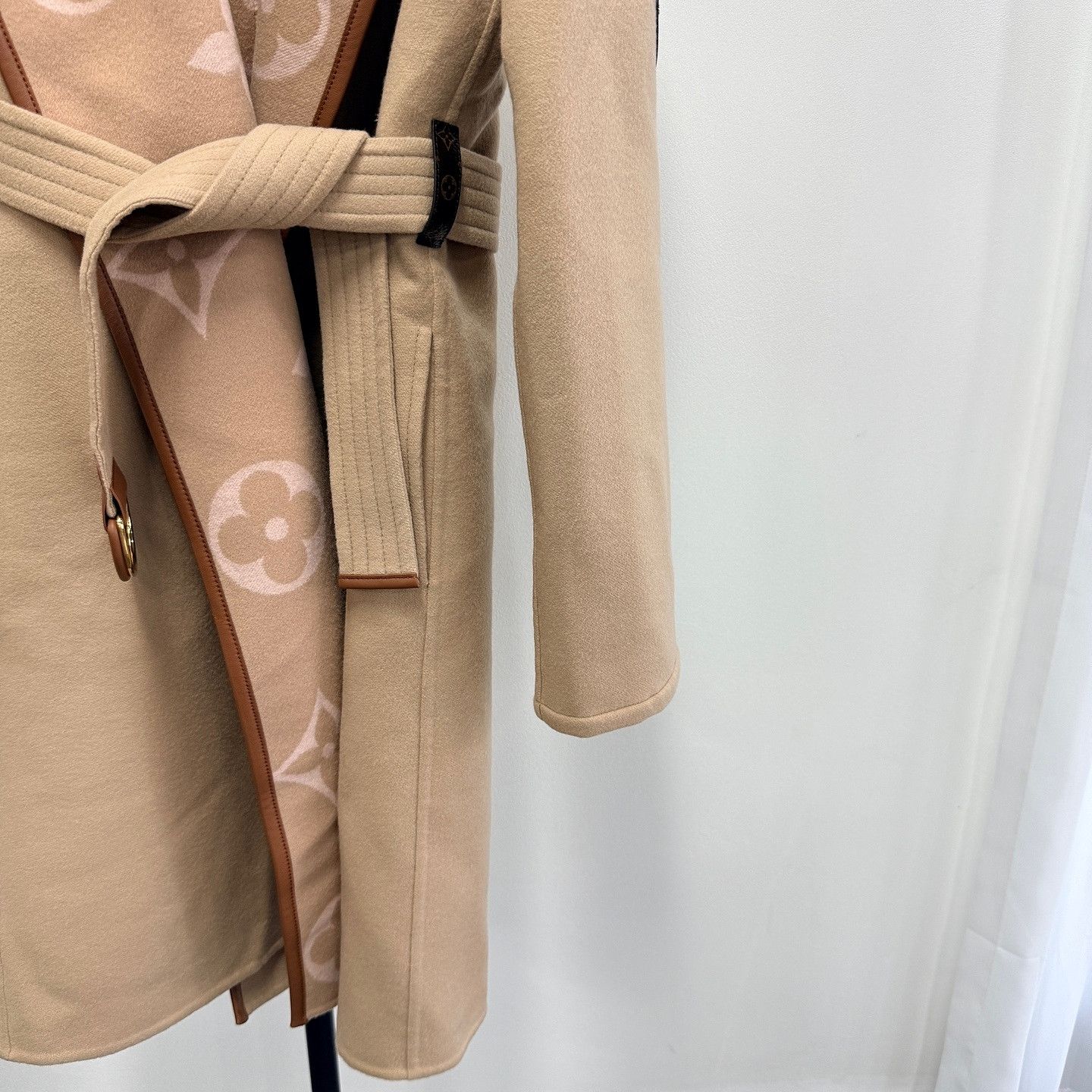 Louis Vuitton Louis Vuitton Monogram Hooded Belted Coat Size 34 Size XS / US 0-2 / IT 36-38 - 8 Thumbnail