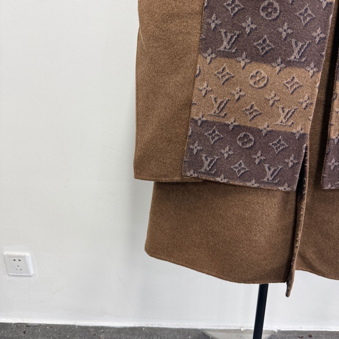 Louis Vuitton Louis Vuitton Monogram Coat Size 54 Size US L / EU 52-54 / 3 - 7 Thumbnail