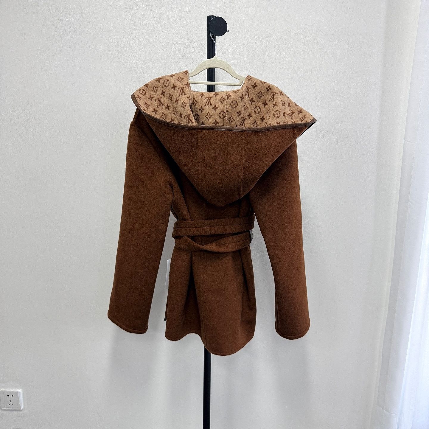 Louis Vuitton Louis Vuitton Monogram Belted Coat Size 44 Size M / US 6-8 / IT 42-44 - 2 Thumbnail