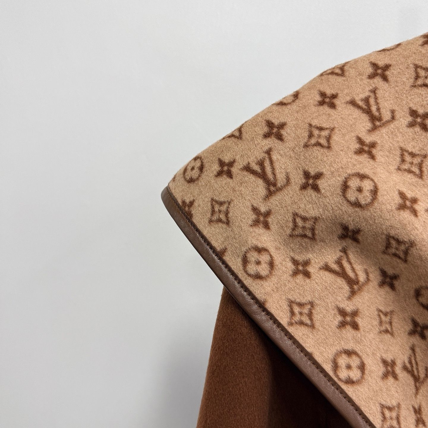 Louis Vuitton Louis Vuitton Monogram Belted Coat Size 44 Size M / US 6-8 / IT 42-44 - 5 Thumbnail