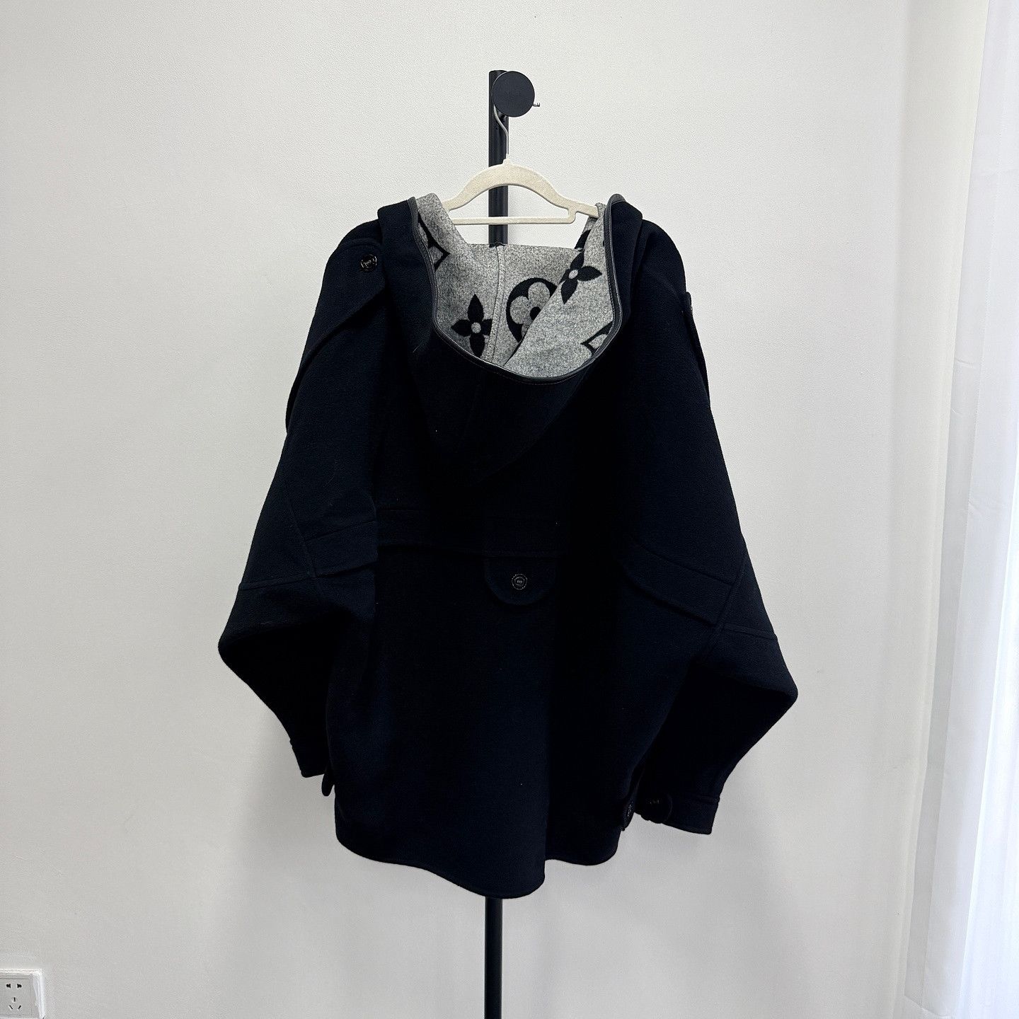 Louis Vuitton Louis Vuitton Monogram Reversible Coat Size 44 Size L / US 10 / IT 46 - 2 Thumbnail