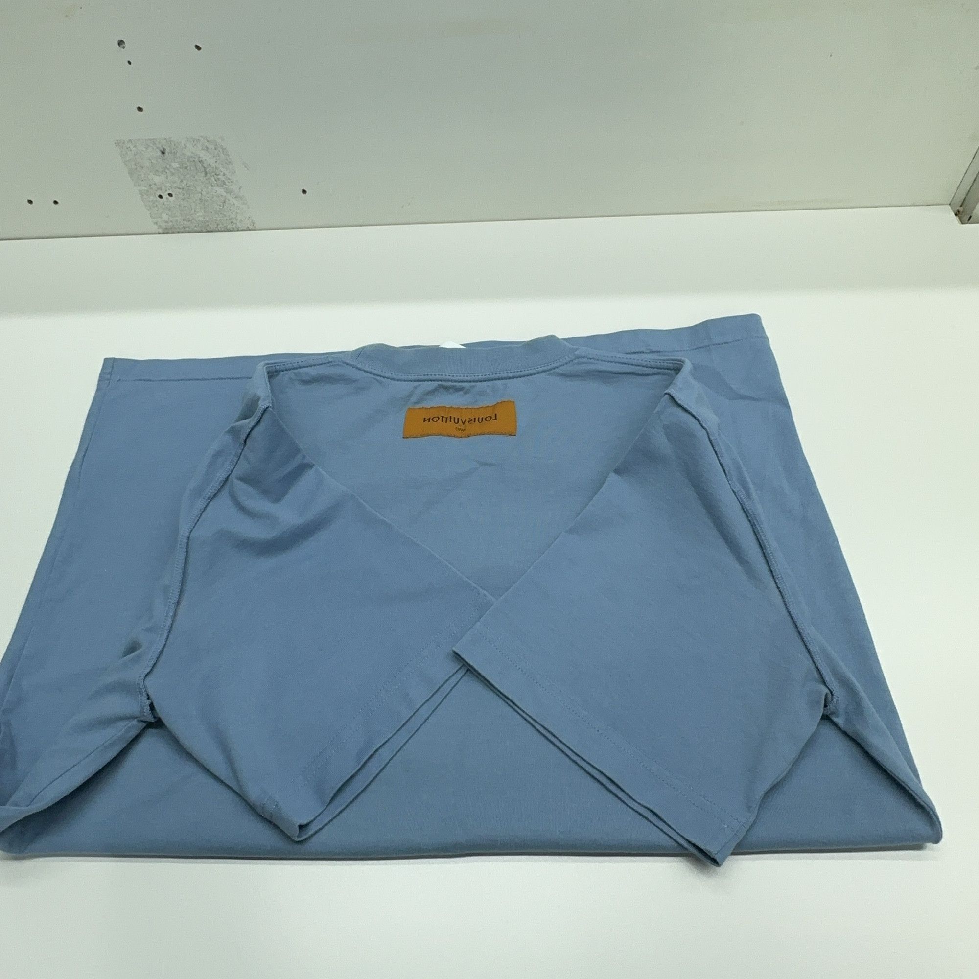 Louis Vuitton Louis Vuitton Embossed Logo T-Shirt Size XL Size US XL / EU 56 / 4 - 11 Thumbnail