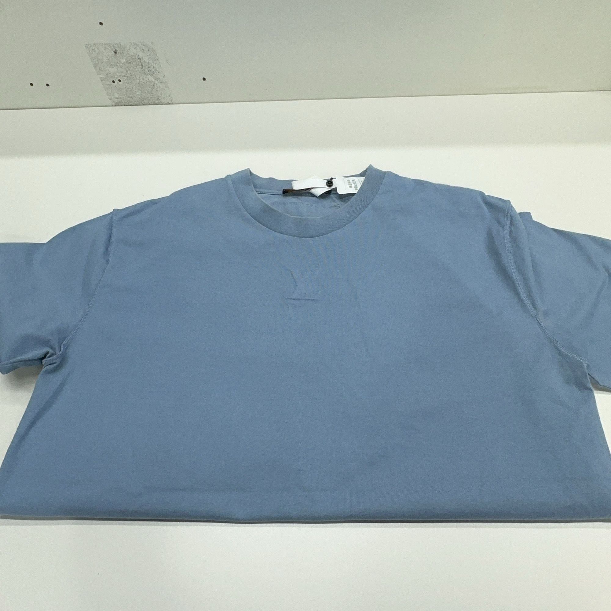 Louis Vuitton Louis Vuitton Embossed Logo T-Shirt Size XL Size US XL / EU 56 / 4 - 6 Thumbnail