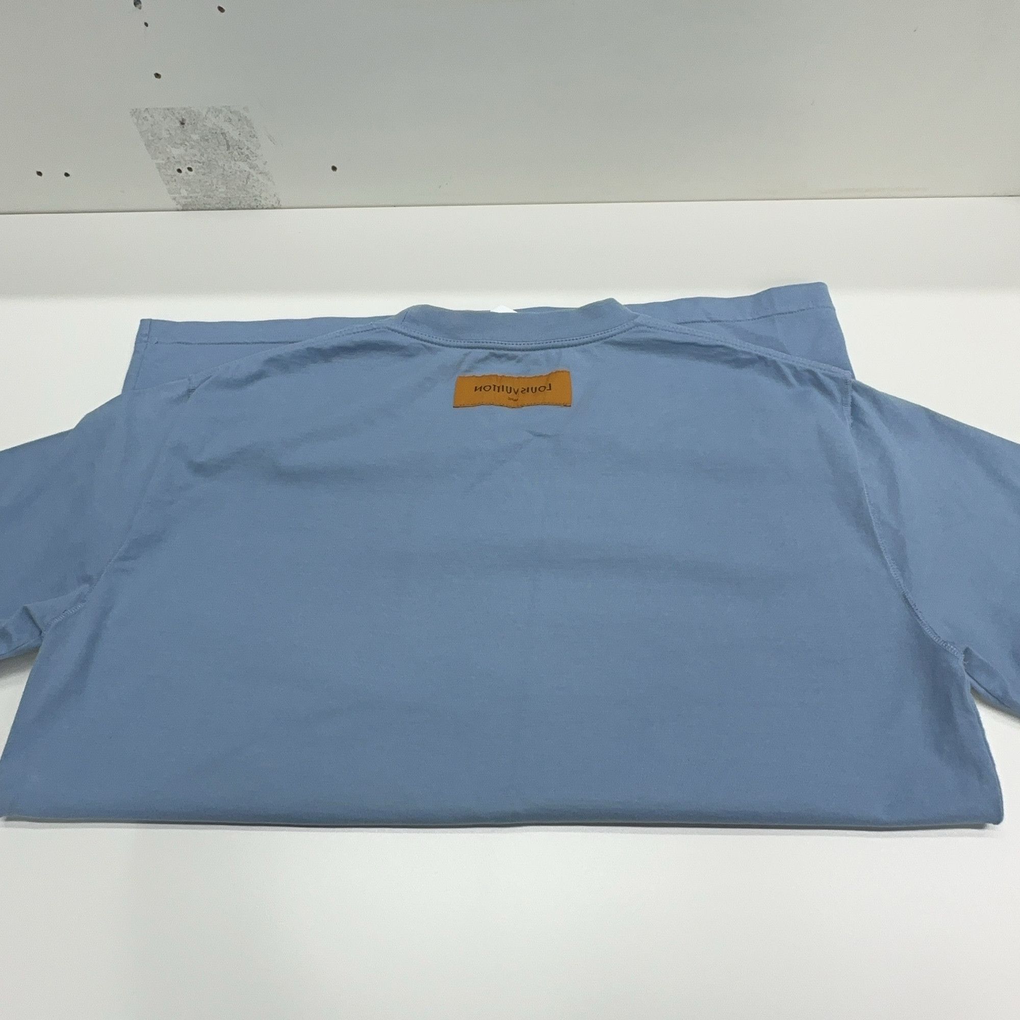 Louis Vuitton Louis Vuitton Embossed Logo T-Shirt Size XL Size US XL / EU 56 / 4 - 10 Thumbnail