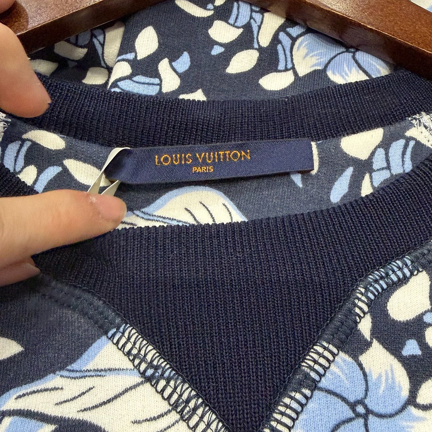 Louis Vuitton Louis Vuitton Floral Logo Sweatshirt Size XS Size US XS / EU 42 / 0 - 3 Thumbnail