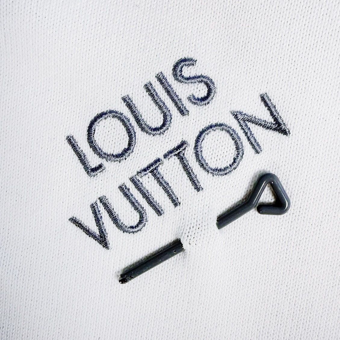 Louis Vuitton Louis Vuitton Logo Embroidered T-Shirt Size XL Size US XL / EU 56 / 4 - 5 Thumbnail