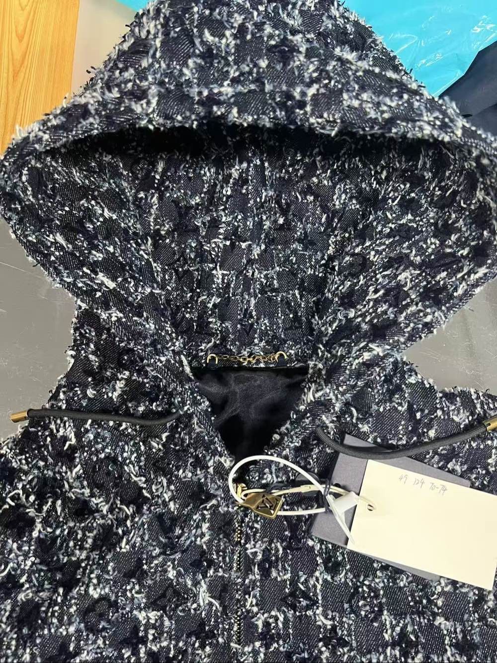 Louis Vuitton Louis Vuitton Textured Monogram Hooded Jacket US M Size US M / EU 48-50 / 2 - 7 Thumbnail