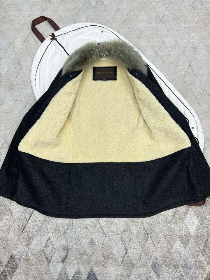 Louis Vuitton Louis Vuitton Mouton Collar Wool Coat Size M Size US M / EU 48-50 / 2 - 7 Thumbnail