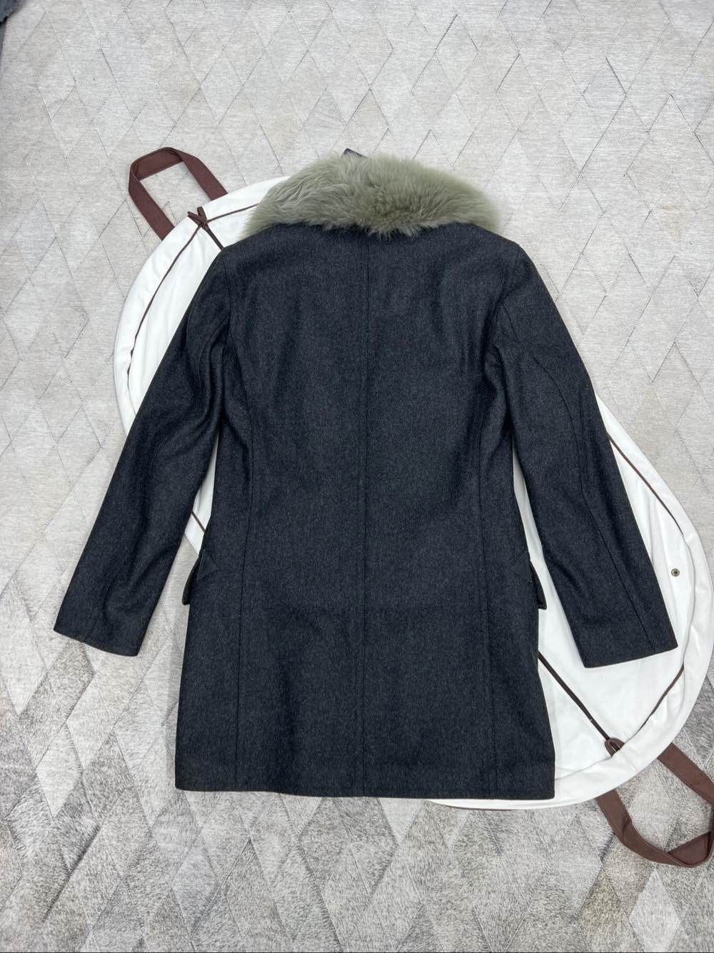 Louis Vuitton Louis Vuitton Mouton Collar Wool Coat Size M Size US M / EU 48-50 / 2 - 2 Thumbnail