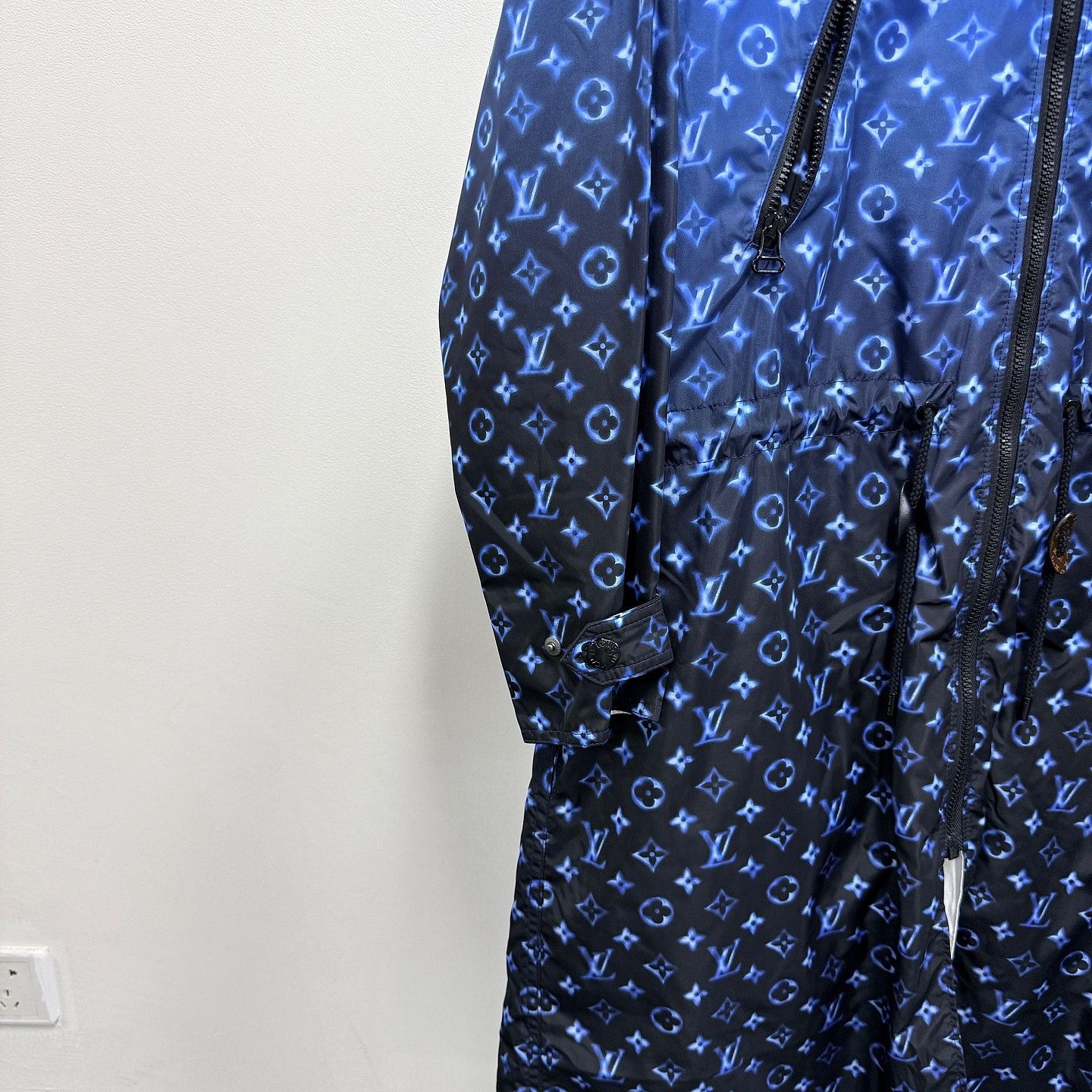 Louis Vuitton Louis Vuitton Monogram Ombre Hooded Coat Size 34 Size XXS / US 00 / IT 34 - 7 Thumbnail