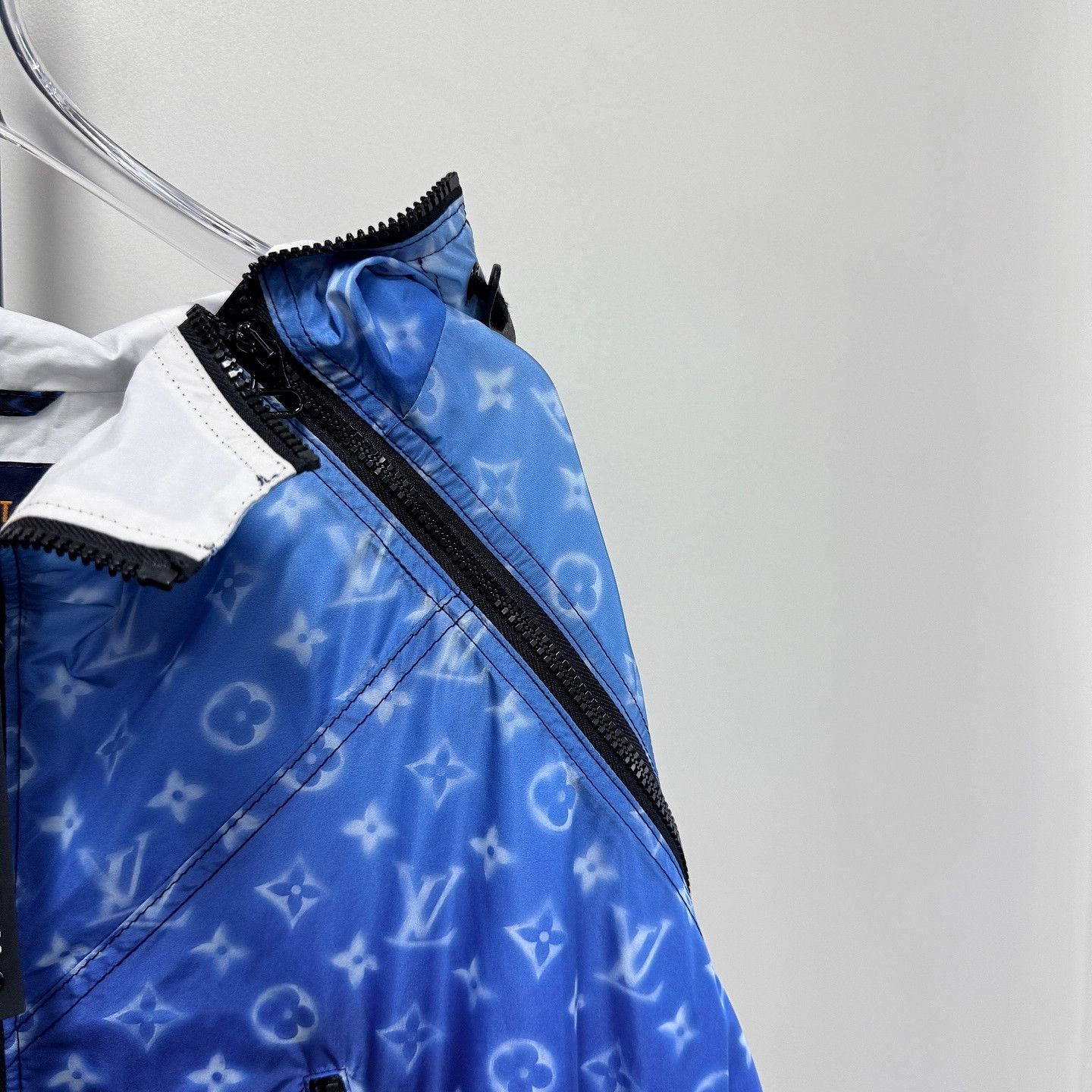 Louis Vuitton Louis Vuitton Monogram Ombre Hooded Coat Size 34 Size XXS / US 00 / IT 34 - 6 Thumbnail