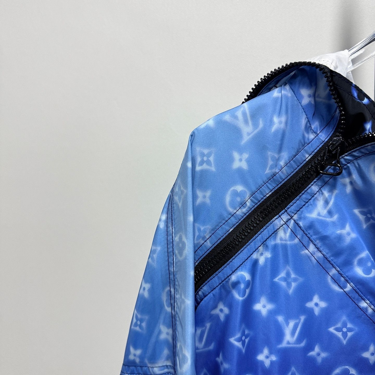 Louis Vuitton Louis Vuitton Monogram Ombre Hooded Coat Size 34 Size XXS / US 00 / IT 34 - 5 Thumbnail