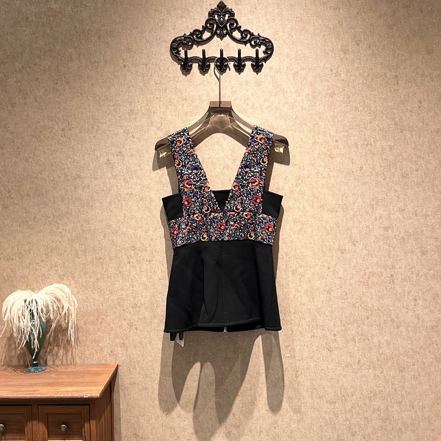 Louis Vuitton Louis Vuitton Floral Embroidered Tank Top Size 38 Size S / US 4 / IT 40 - 2 Thumbnail