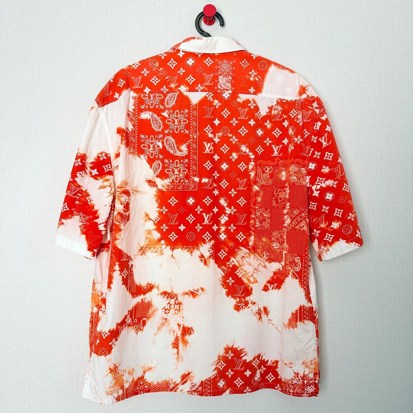 Louis Vuitton Louis Vuitton Logo Monogram Tie-Dye Shirt US L Size US L / EU 52-54 / 3 - 2 Thumbnail