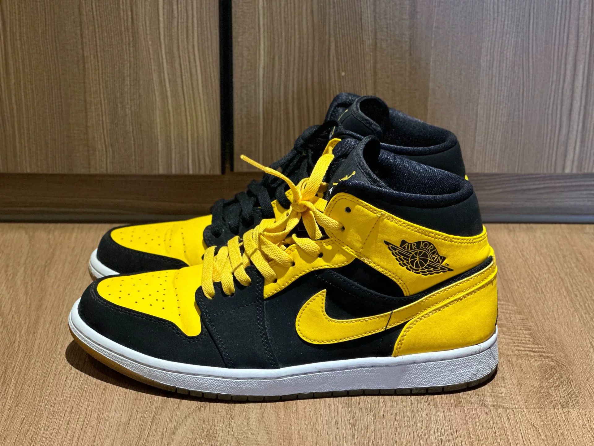 Jordan Brand Air Jordan 1 New Love High Top Size US 10 / EU 43 - 2 Thumbnail