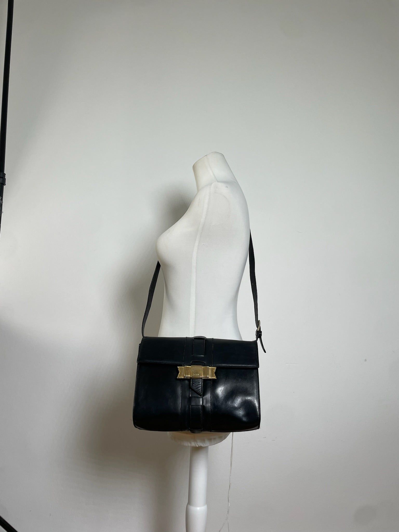 Celine Classic Shoulder Bag Black Leather Gold Detail Size ONE SIZE - 5 Thumbnail