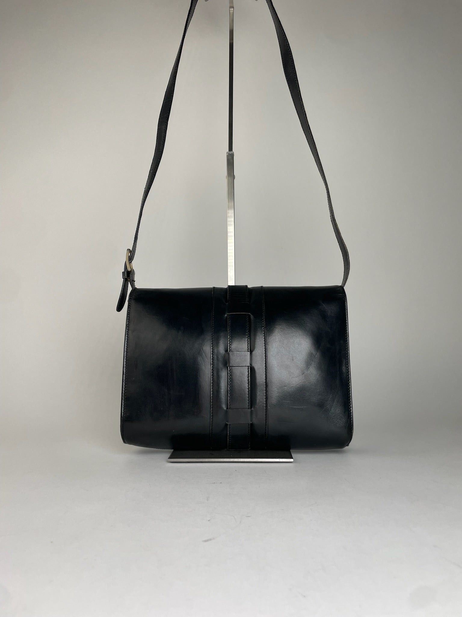 Celine Classic Shoulder Bag Black Leather Gold Detail Size ONE SIZE - 14 Thumbnail