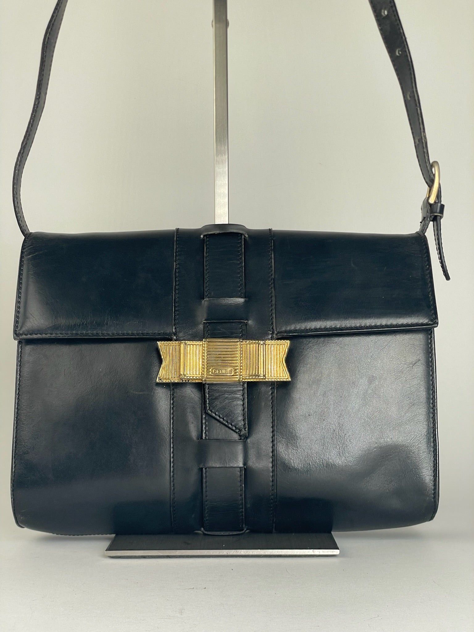 Celine Classic Shoulder Bag Black Leather Gold Detail Size ONE SIZE - 13 Thumbnail