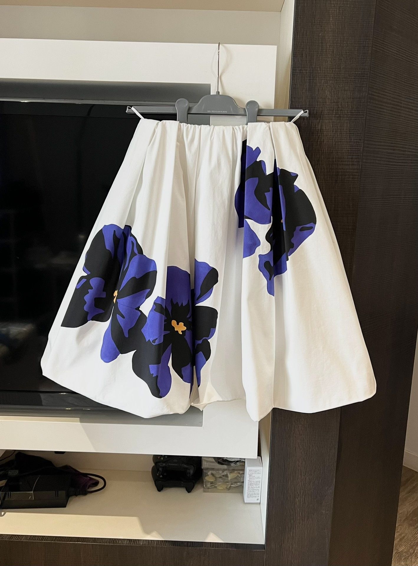 Miu Miu Miu Miu Runway White Floral Puff Skirt Size 38" / US 16 / IT 52 - 2 Thumbnail