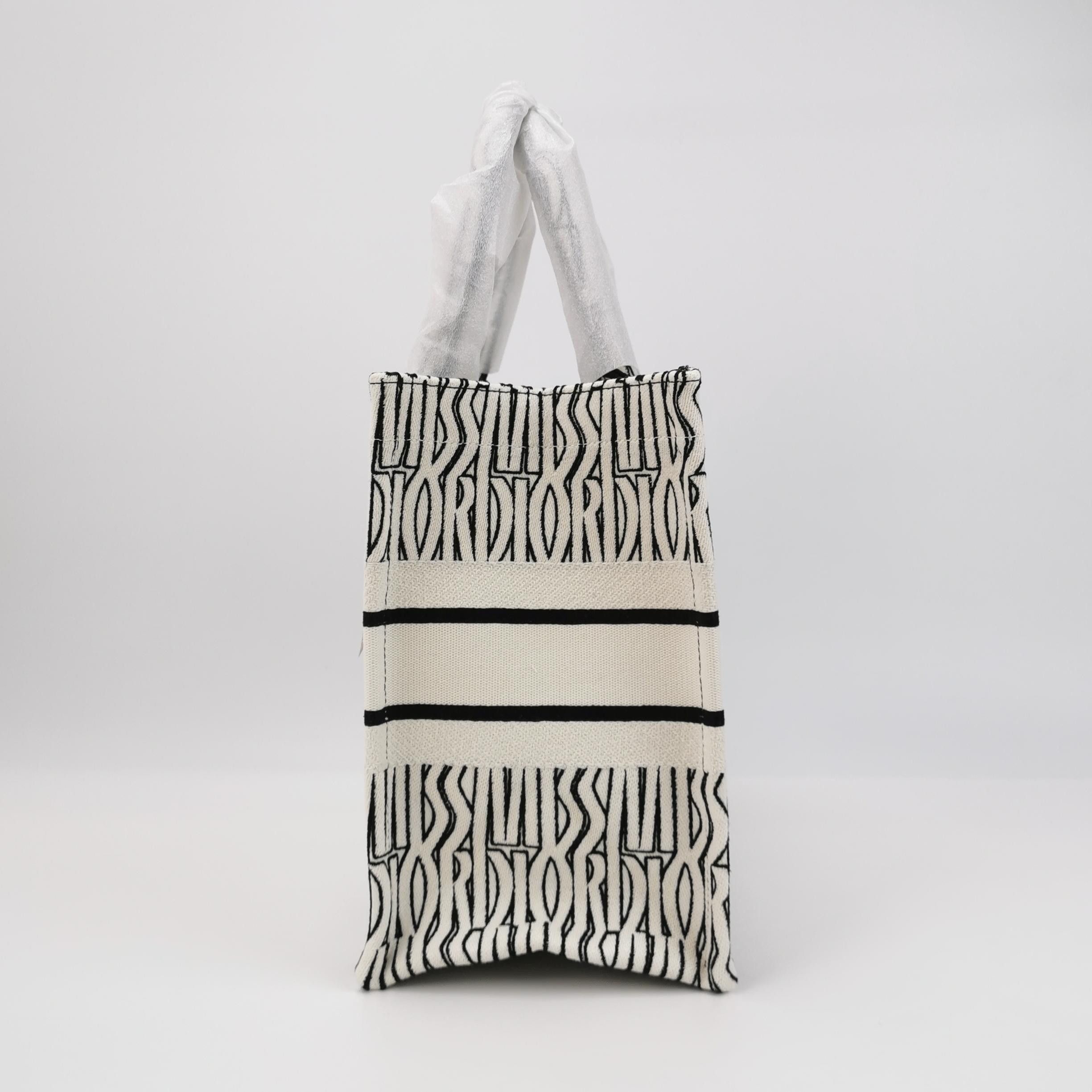 Dior Dior Women os Tote Bags Size ONE SIZE - 4 Thumbnail