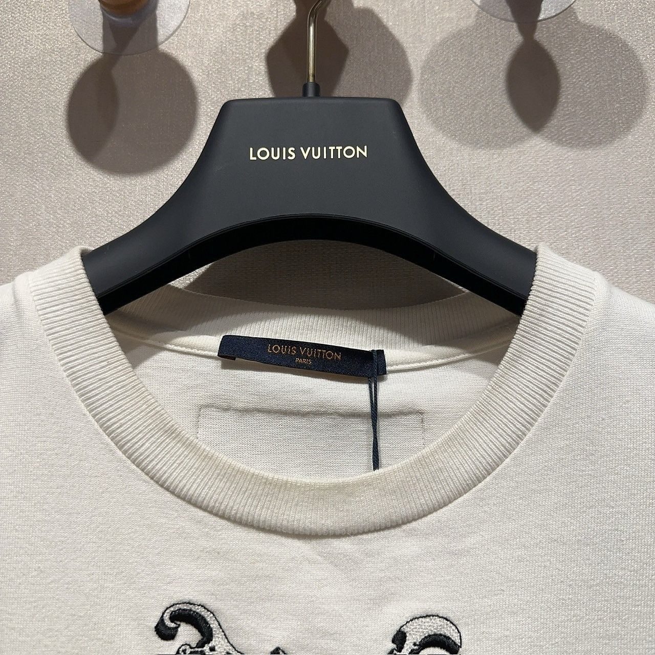Louis Vuitton Louis Vuitton Embroidery Logo T-Shirt Size S Size US S / EU 44-46 / 1 - 3 Thumbnail