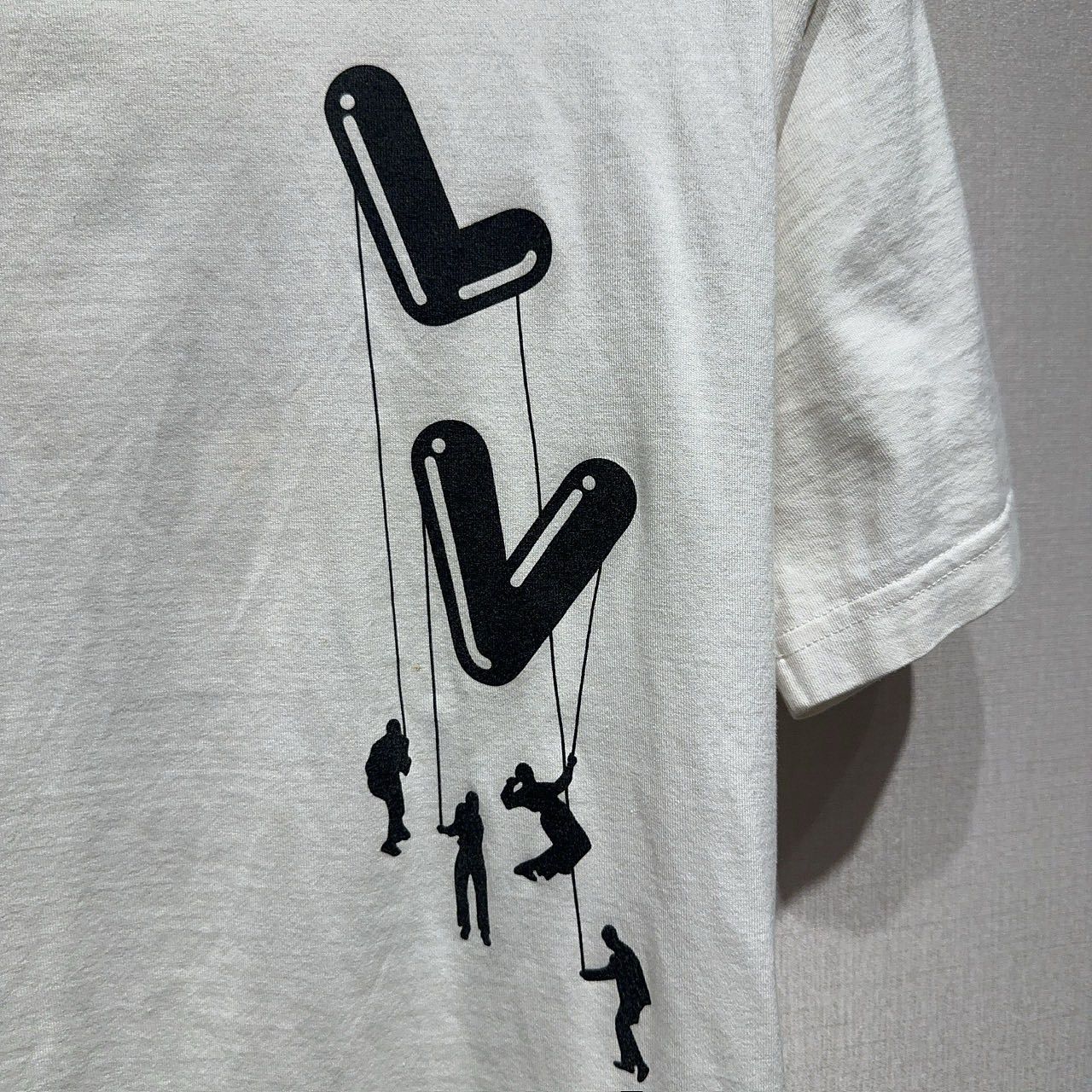 Louis Vuitton Louis Vuitton Puppet Print T-Shirt Size L Size US L / EU 52-54 / 3 - 7 Thumbnail