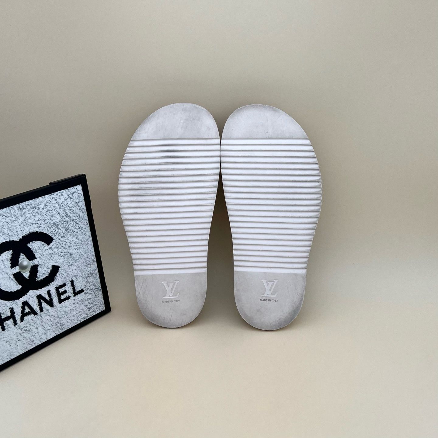 Louis Vuitton Louis Vuitton Easy Leather Shearling Mules Size 6 Size US 6 / EU 39 - 4 Thumbnail