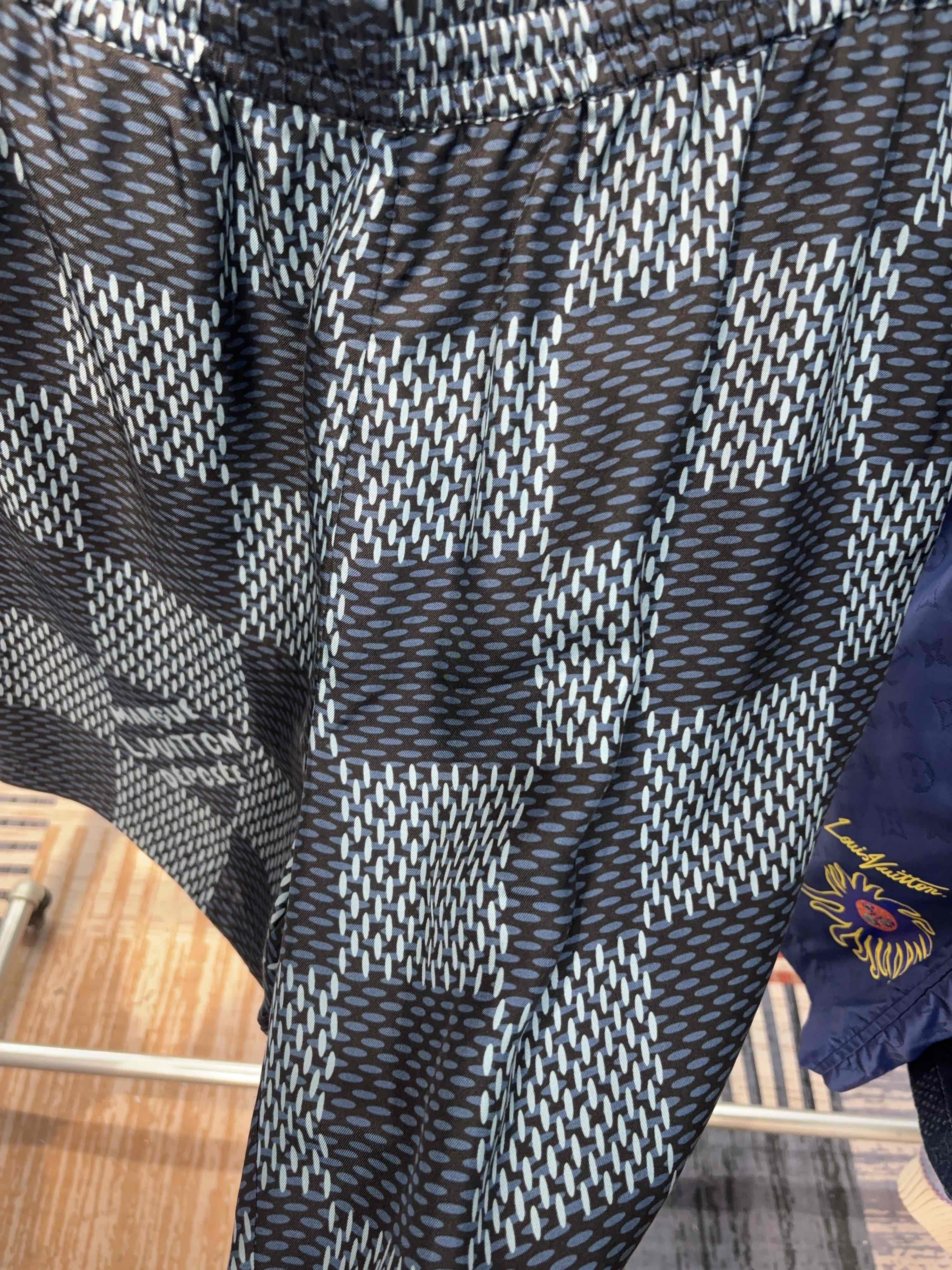 Louis Vuitton Louis Vuitton Damier Silk Shorts Size 56 Size US 40 / EU 56 - 7 Thumbnail