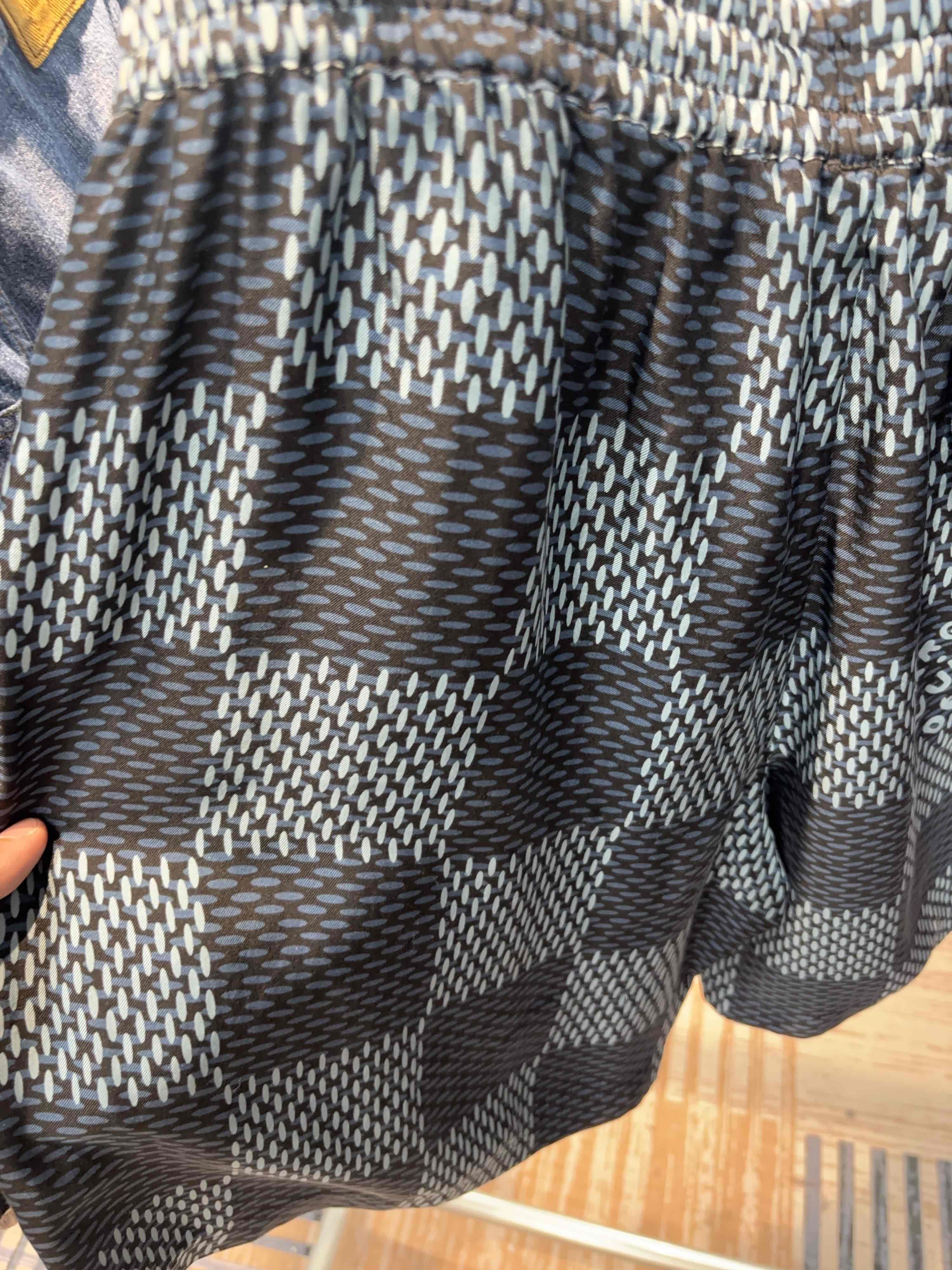 Louis Vuitton Louis Vuitton Damier Silk Shorts Size 56 Size US 40 / EU 56 - 8 Thumbnail