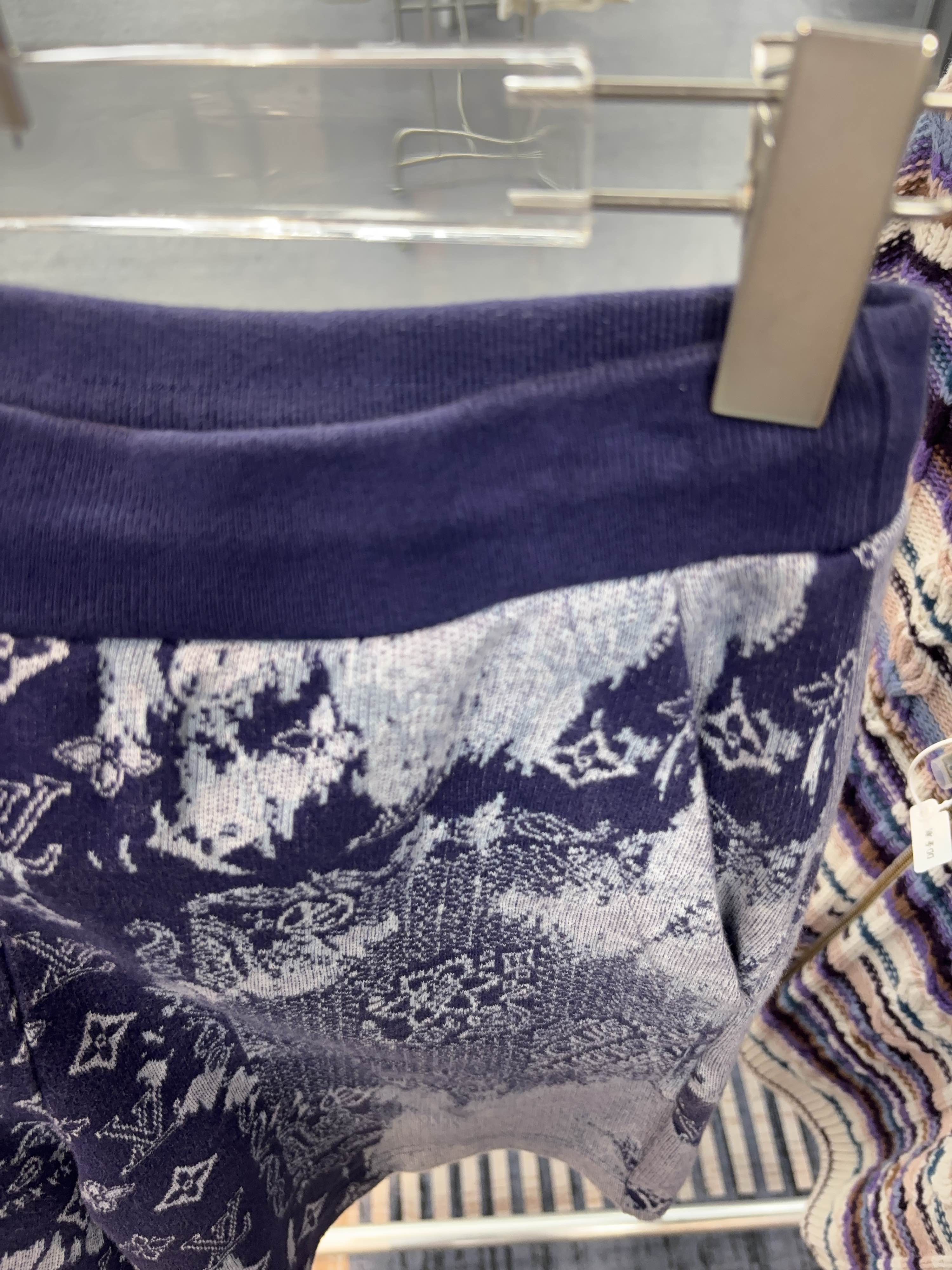 Louis Vuitton Louis Vuitton Monogram Bandana Shorts Size 28 Size US 38 / EU 54 - 6 Thumbnail