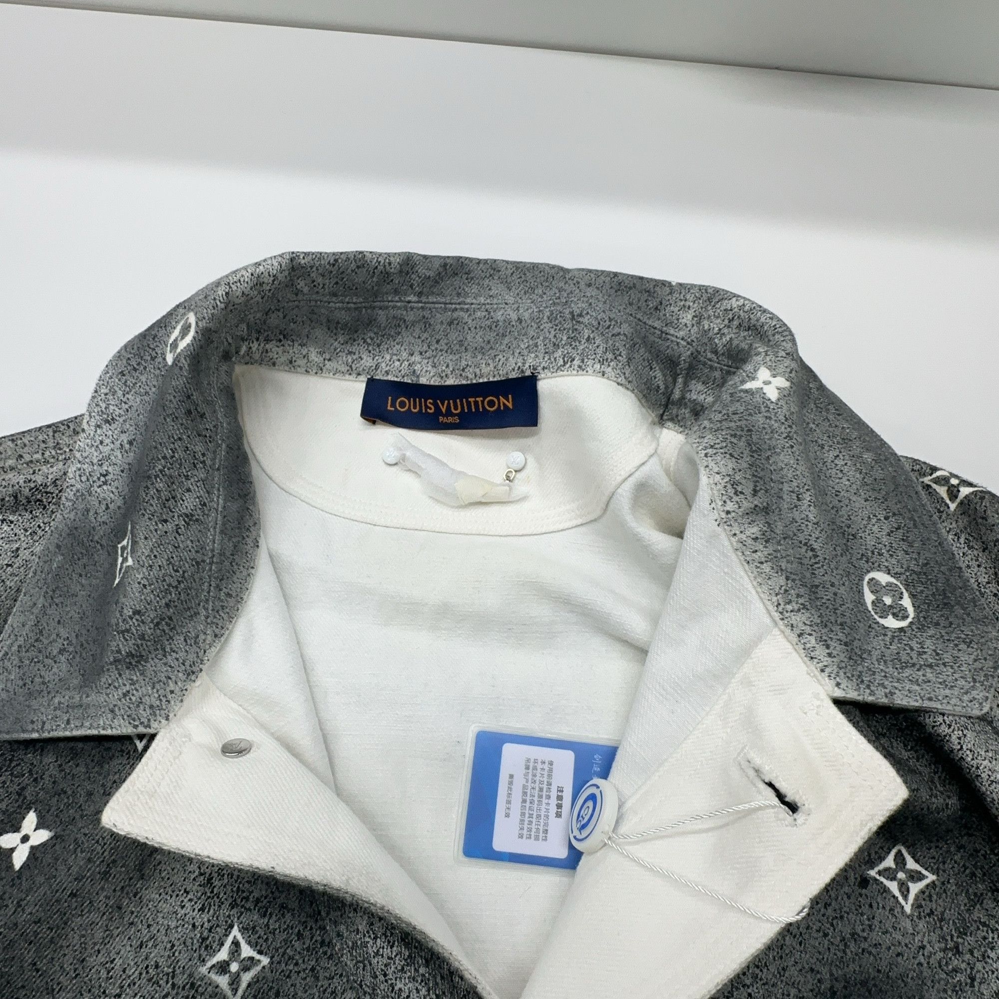 Louis Vuitton Louis Vuitton Monogram Gradient Denim Shirt XL Size US XL / EU 56 / 4 - 5 Thumbnail