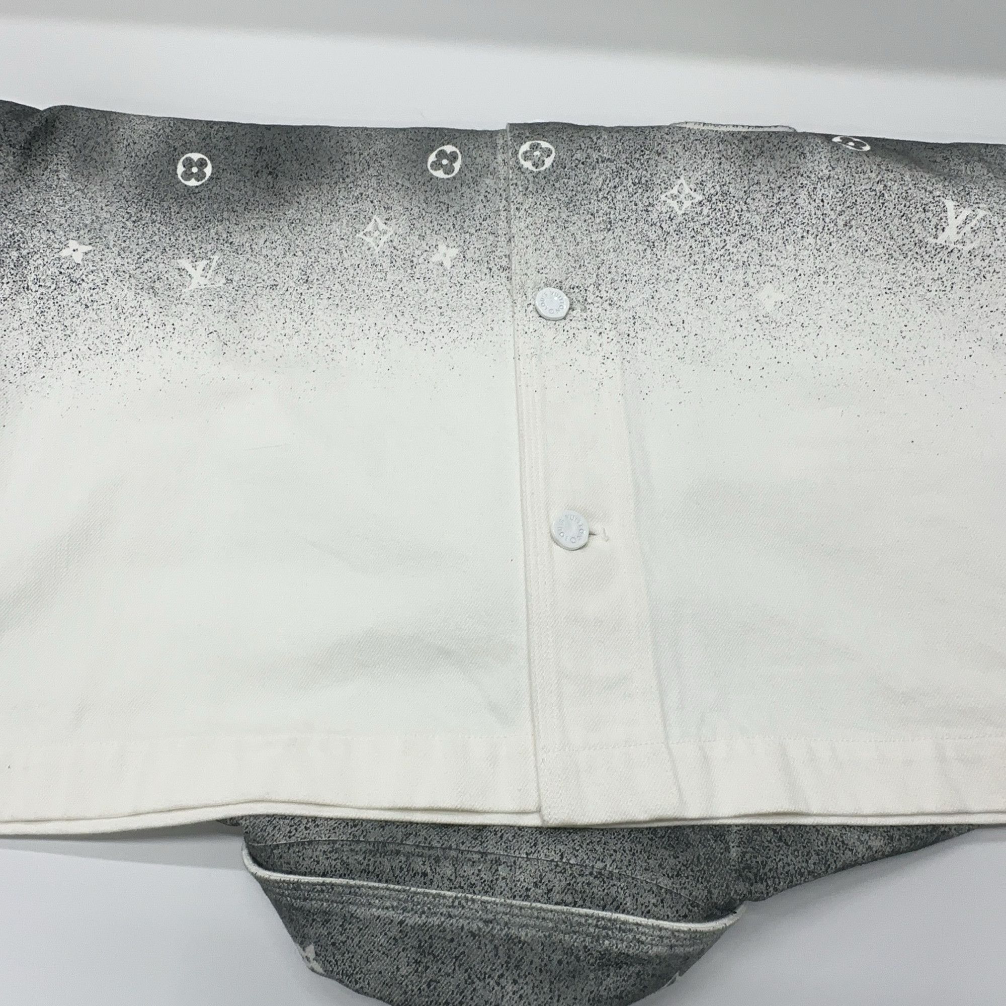 Louis Vuitton Louis Vuitton Monogram Gradient Denim Shirt XL Size US XL / EU 56 / 4 - 7 Thumbnail