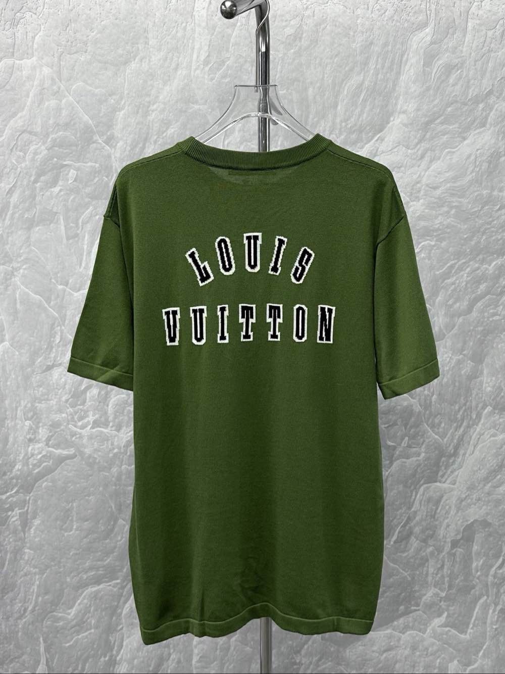 Louis Vuitton Louis Vuitton Dog Graphic Knit Short Sleeve T-Shirt XXL Size US XXL / EU 58 / 5 - 2 Thumbnail