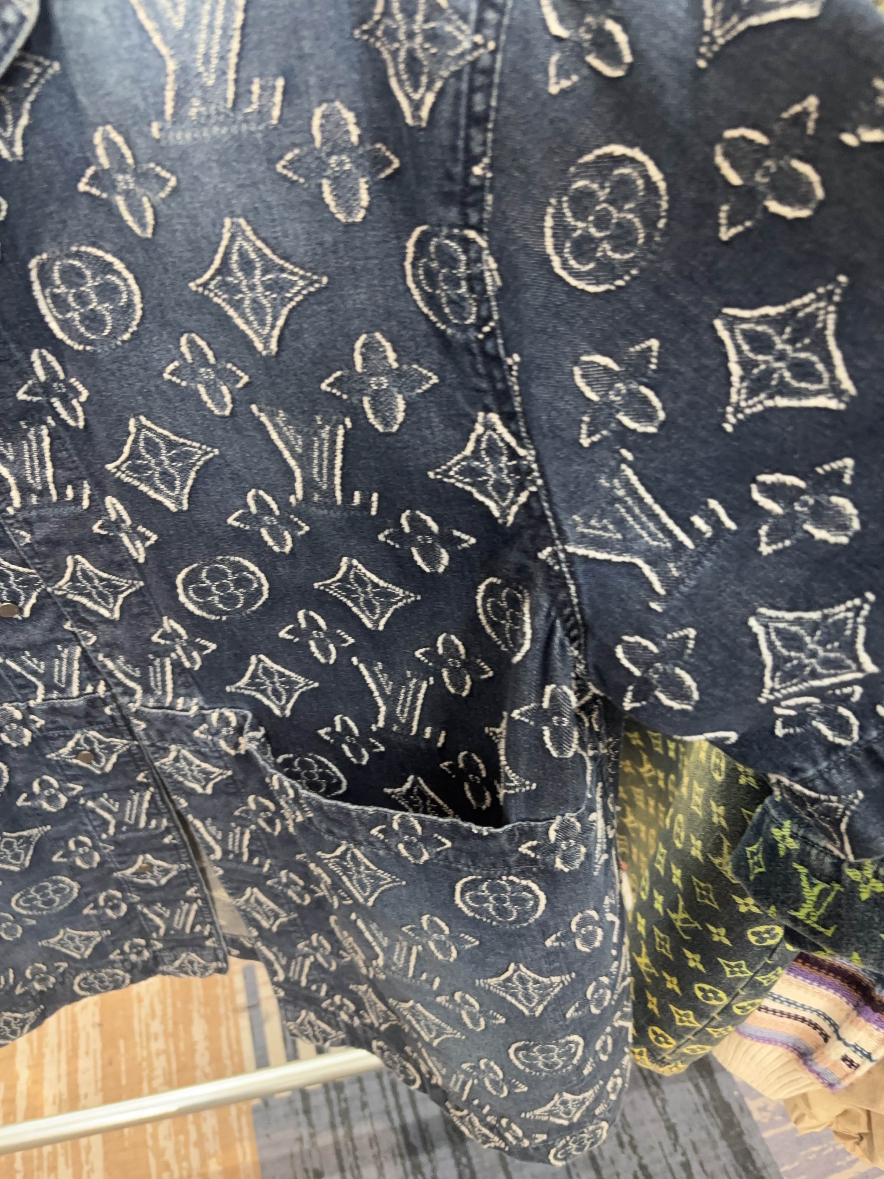 Louis Vuitton Louis Vuitton Monogram Embroidered Shirt L Size US L / EU 52-54 / 3 - 7 Thumbnail