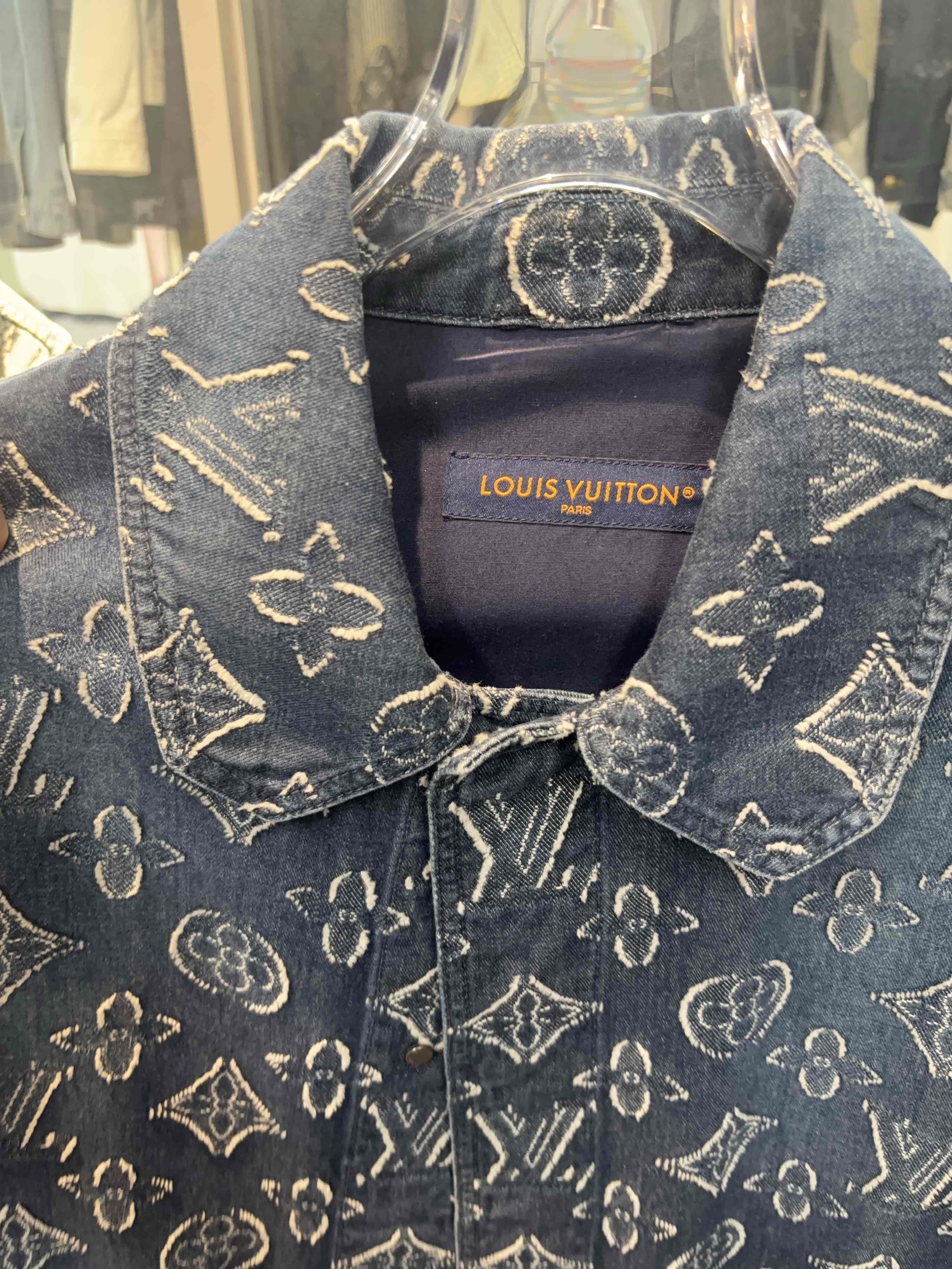 Louis Vuitton Louis Vuitton Monogram Embroidered Shirt L Size US L / EU 52-54 / 3 - 5 Thumbnail