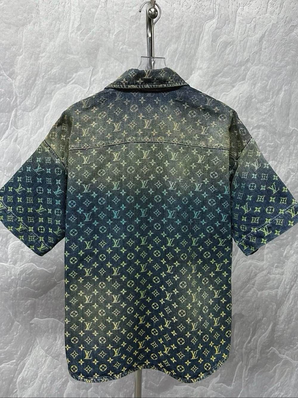 Louis Vuitton Louis Vuitton Monogram Gradient Denim Shirt Size XS Size US XS / EU 42 / 0 - 2 Thumbnail
