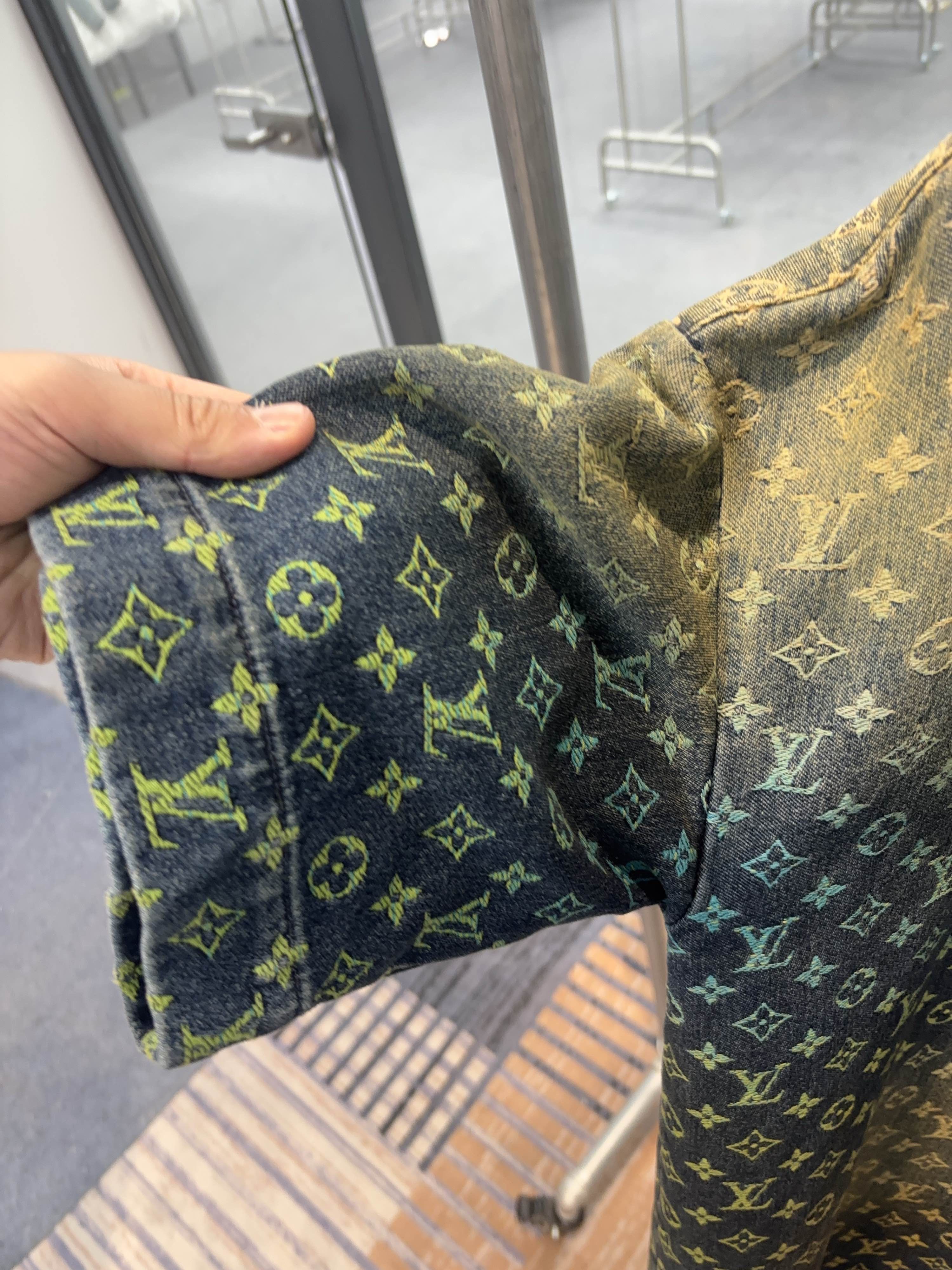 Louis Vuitton Louis Vuitton Monogram Gradient Denim Shirt Size XS Size US XS / EU 42 / 0 - 7 Thumbnail