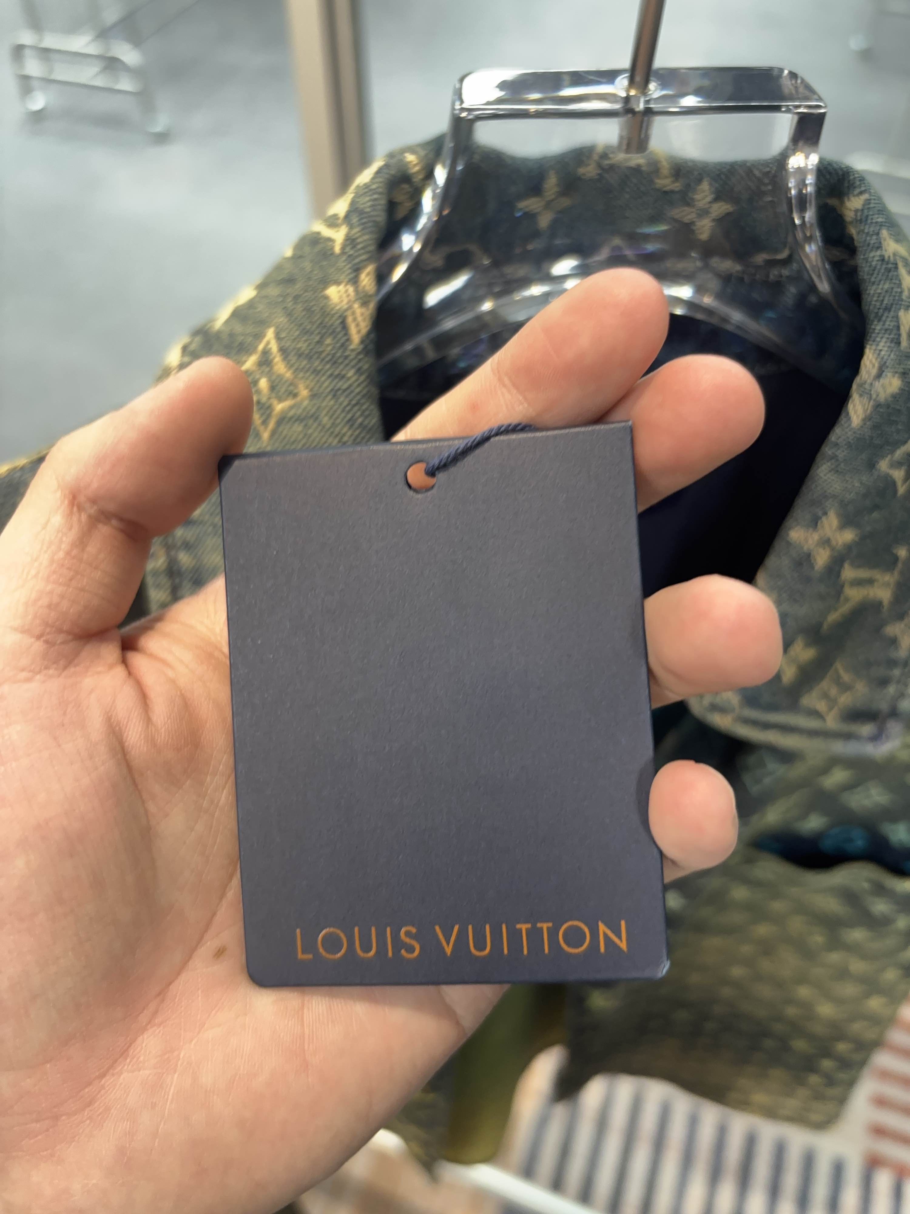 Louis Vuitton Louis Vuitton Monogram Gradient Denim Shirt Size XS Size US XS / EU 42 / 0 - 5 Thumbnail