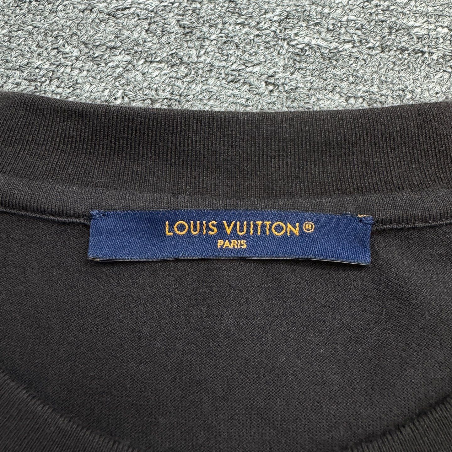 Louis Vuitton Louis Vuitton Logo Graphic T-Shirt Brown Size XXL Size US XXL / EU 58 / 5 - 3 Thumbnail