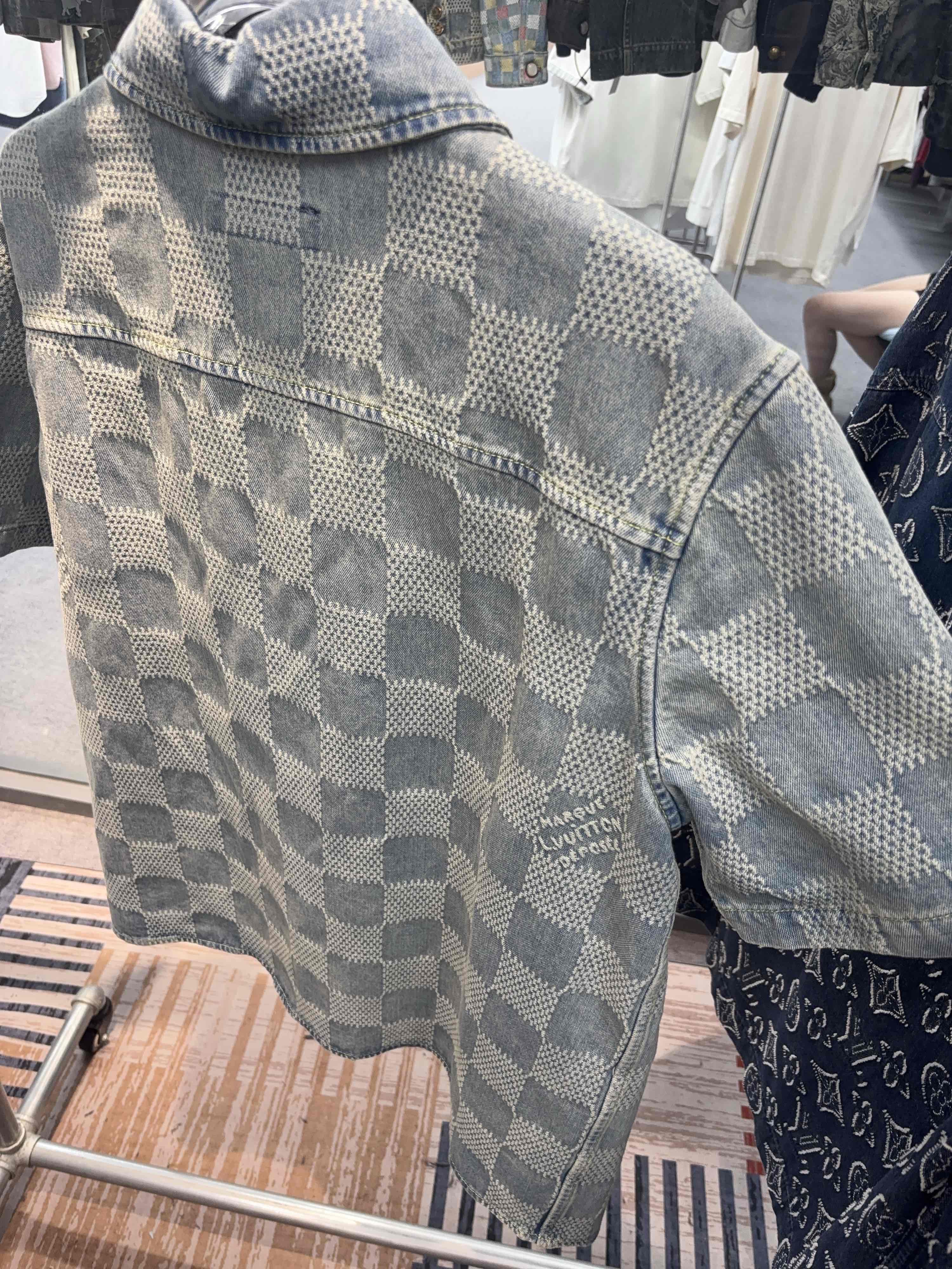 Louis Vuitton Louis Vuitton Damier Check Short Sleeve Shirt Size L Size US L / EU 52-54 / 3 - 9 Thumbnail