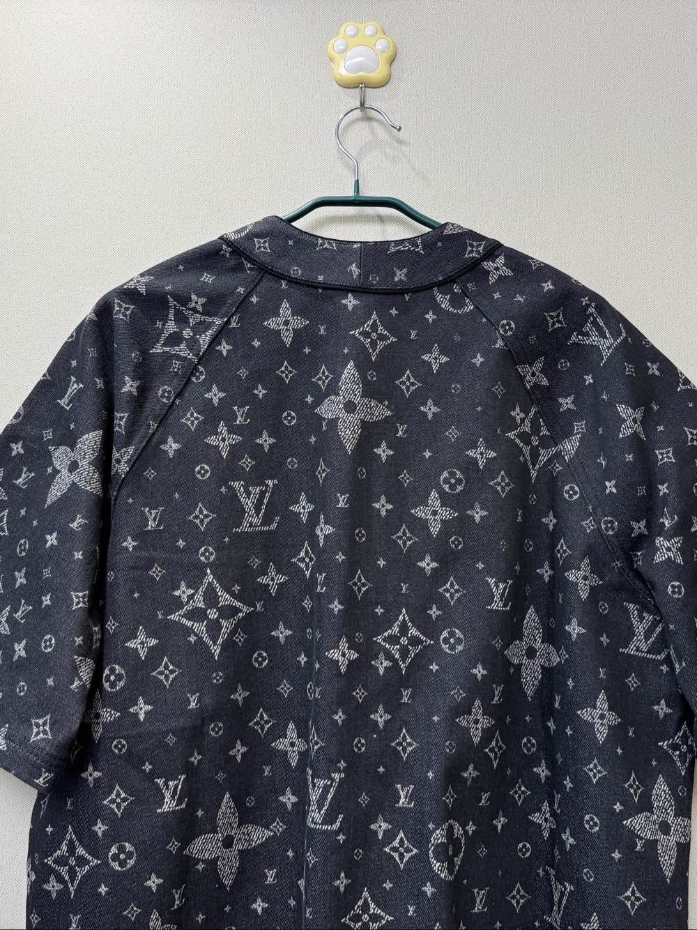 Louis Vuitton Louis Vuitton Monogram Short Sleeve Shirt Size XL Size US XL / EU 56 / 4 - 5 Thumbnail
