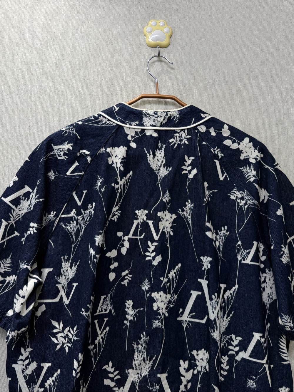Louis Vuitton Louis Vuitton Floral Denim Button Up Shirt Size XL Size US XL / EU 56 / 4 - 5 Thumbnail