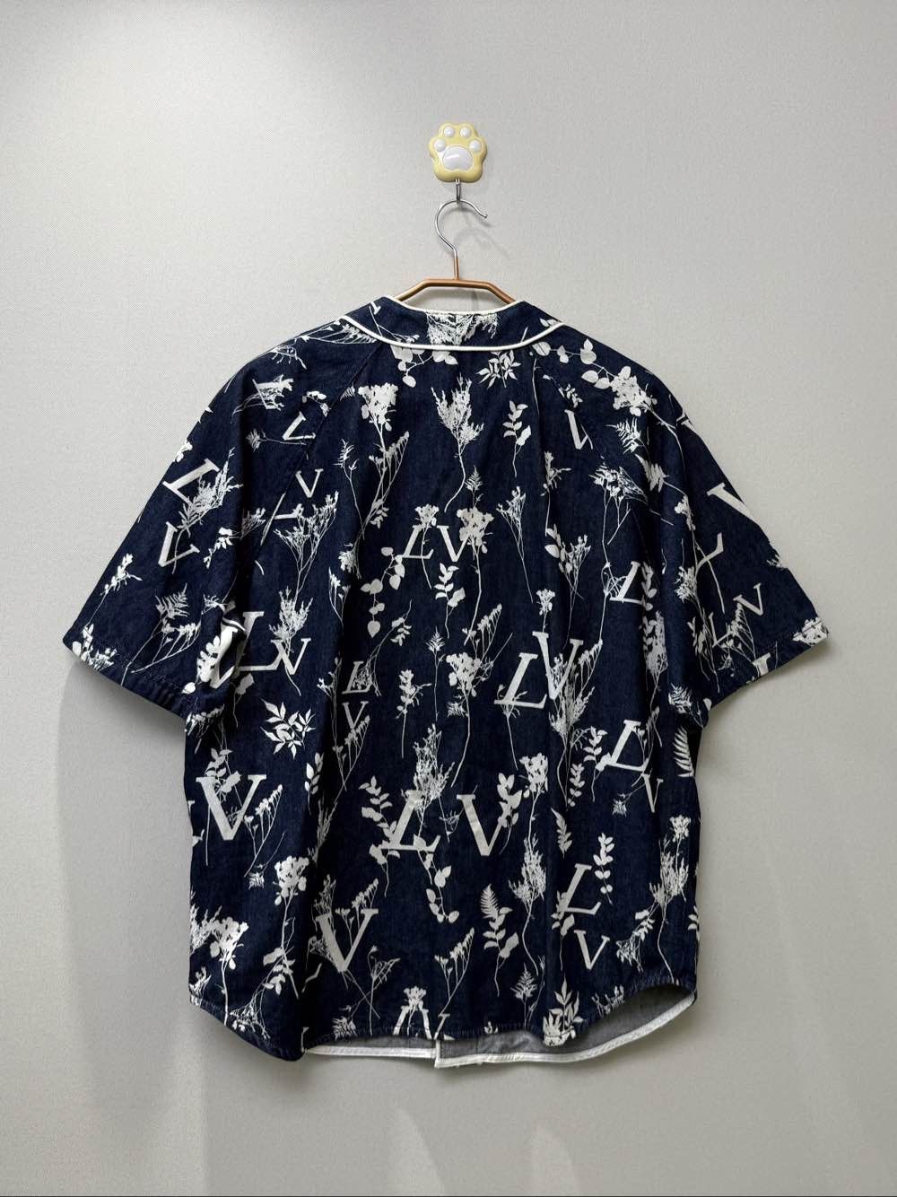 Louis Vuitton Louis Vuitton Floral Denim Button Up Shirt Size XL Size US XL / EU 56 / 4 - 2 Thumbnail