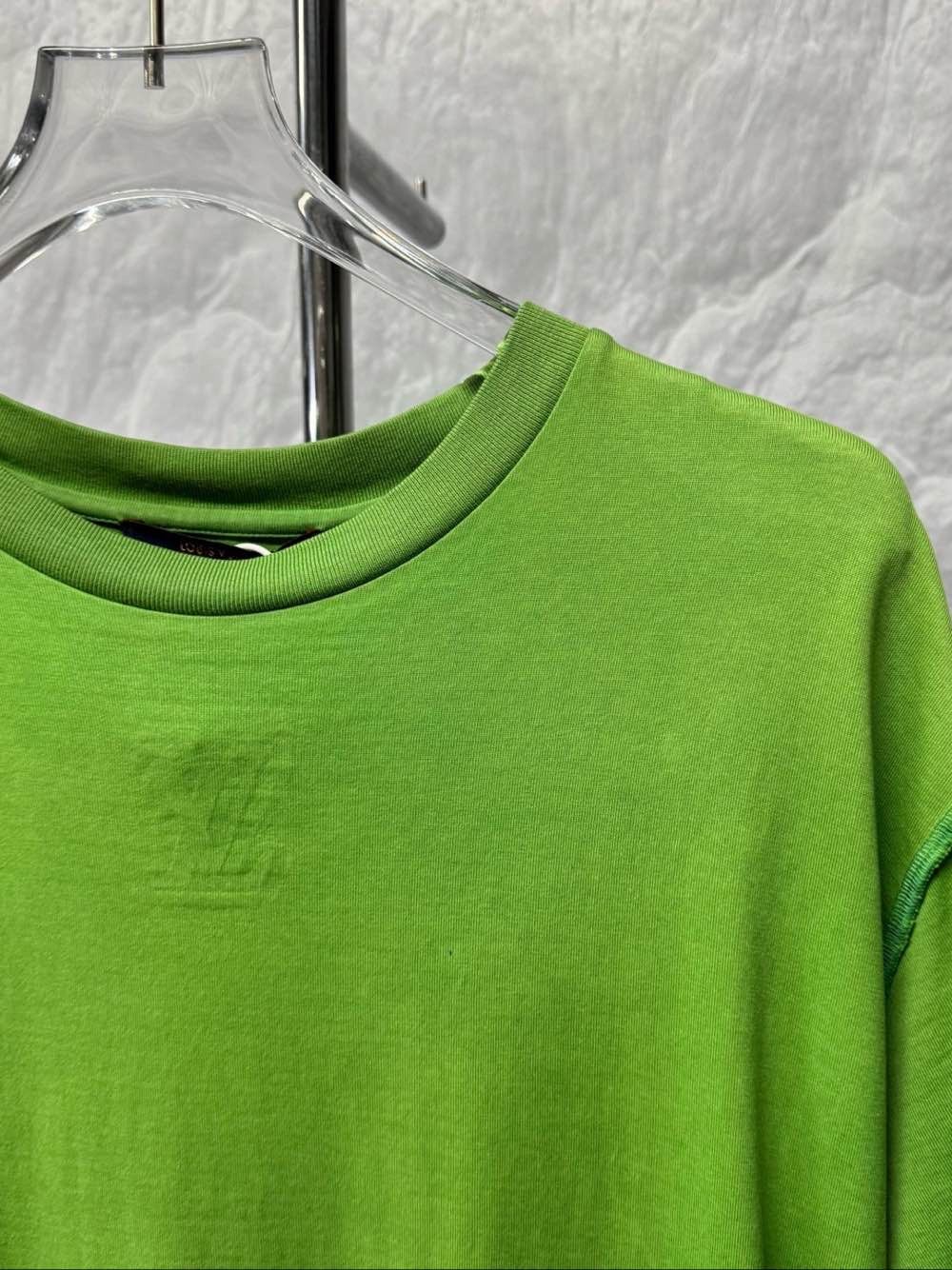 Louis Vuitton Louis Vuitton Debossed Logo T-Shirt Size XL Size US XL / EU 56 / 4 - 7 Thumbnail
