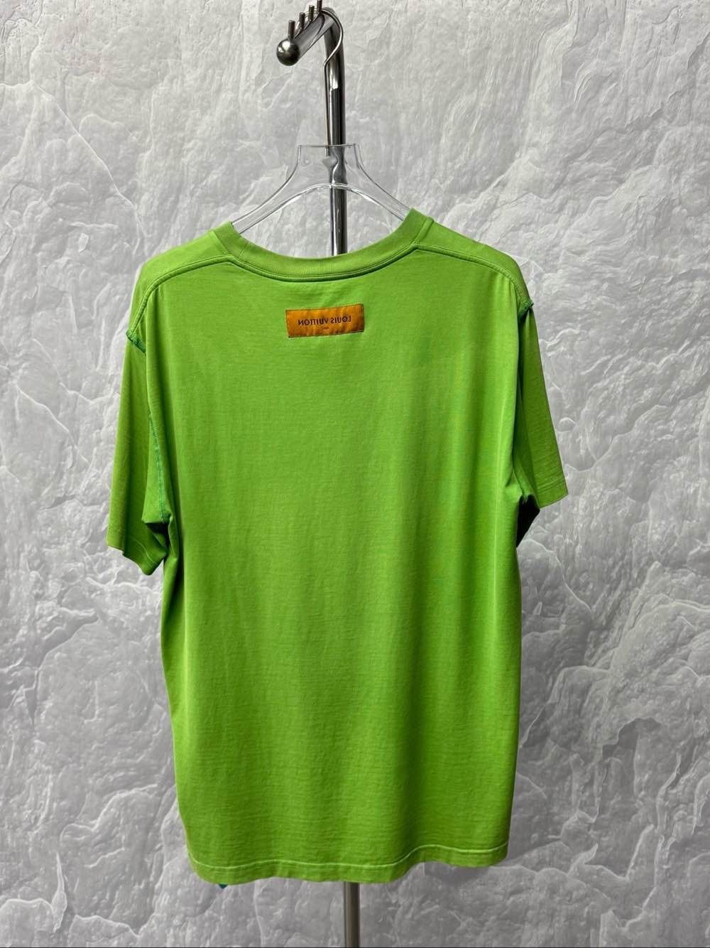 Louis Vuitton Louis Vuitton Debossed Logo T-Shirt Size XL Size US XL / EU 56 / 4 - 2 Thumbnail