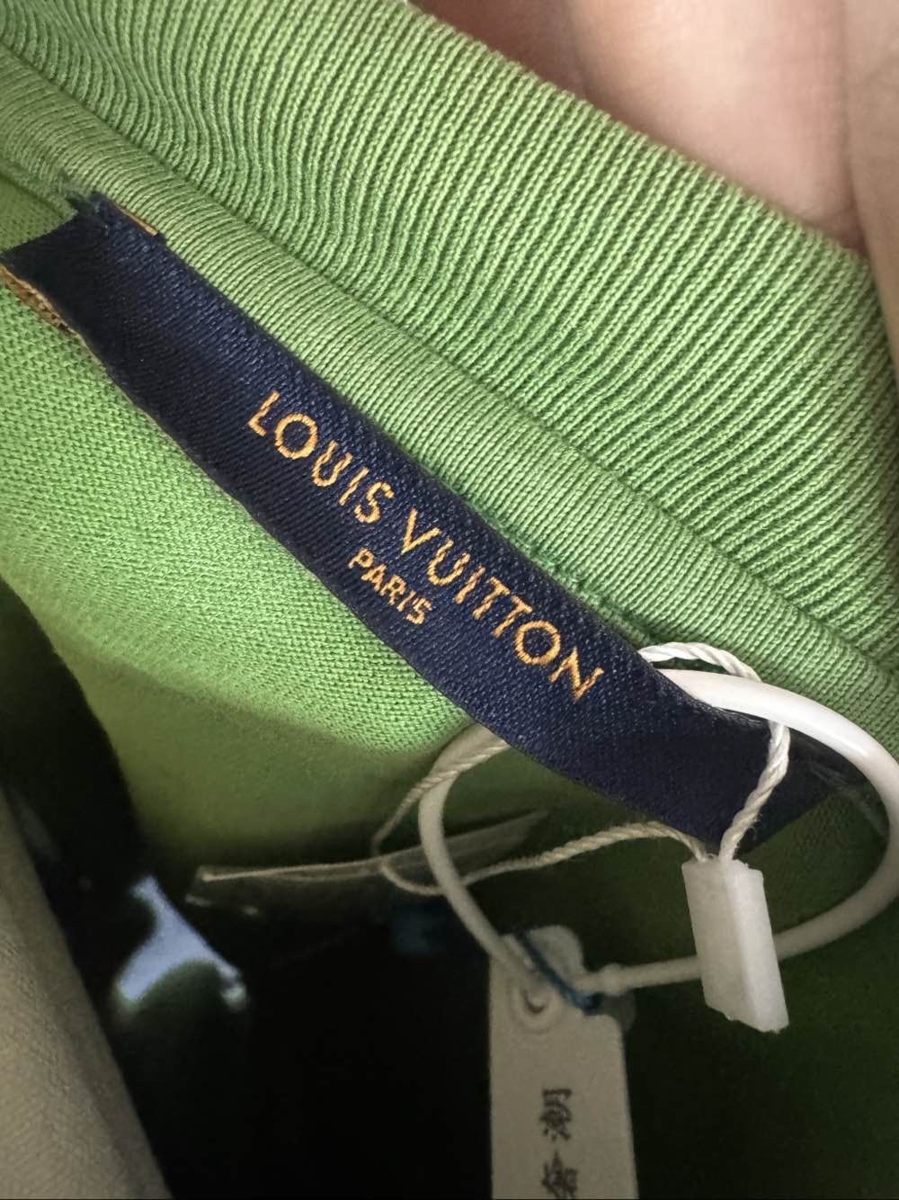 Louis Vuitton Louis Vuitton Debossed Logo T-Shirt Size XL Size US XL / EU 56 / 4 - 3 Thumbnail