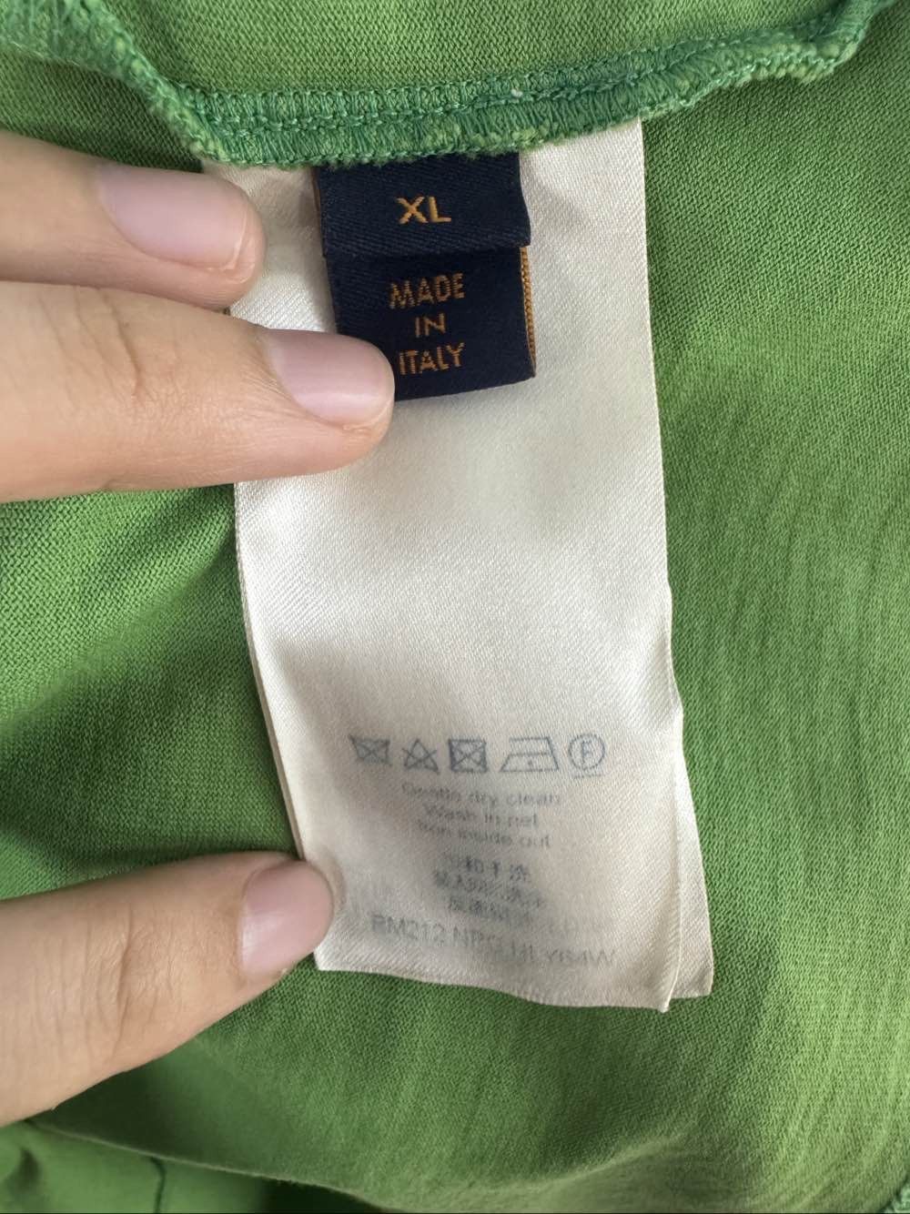Louis Vuitton Louis Vuitton Debossed Logo T-Shirt Size XL Size US XL / EU 56 / 4 - 4 Thumbnail