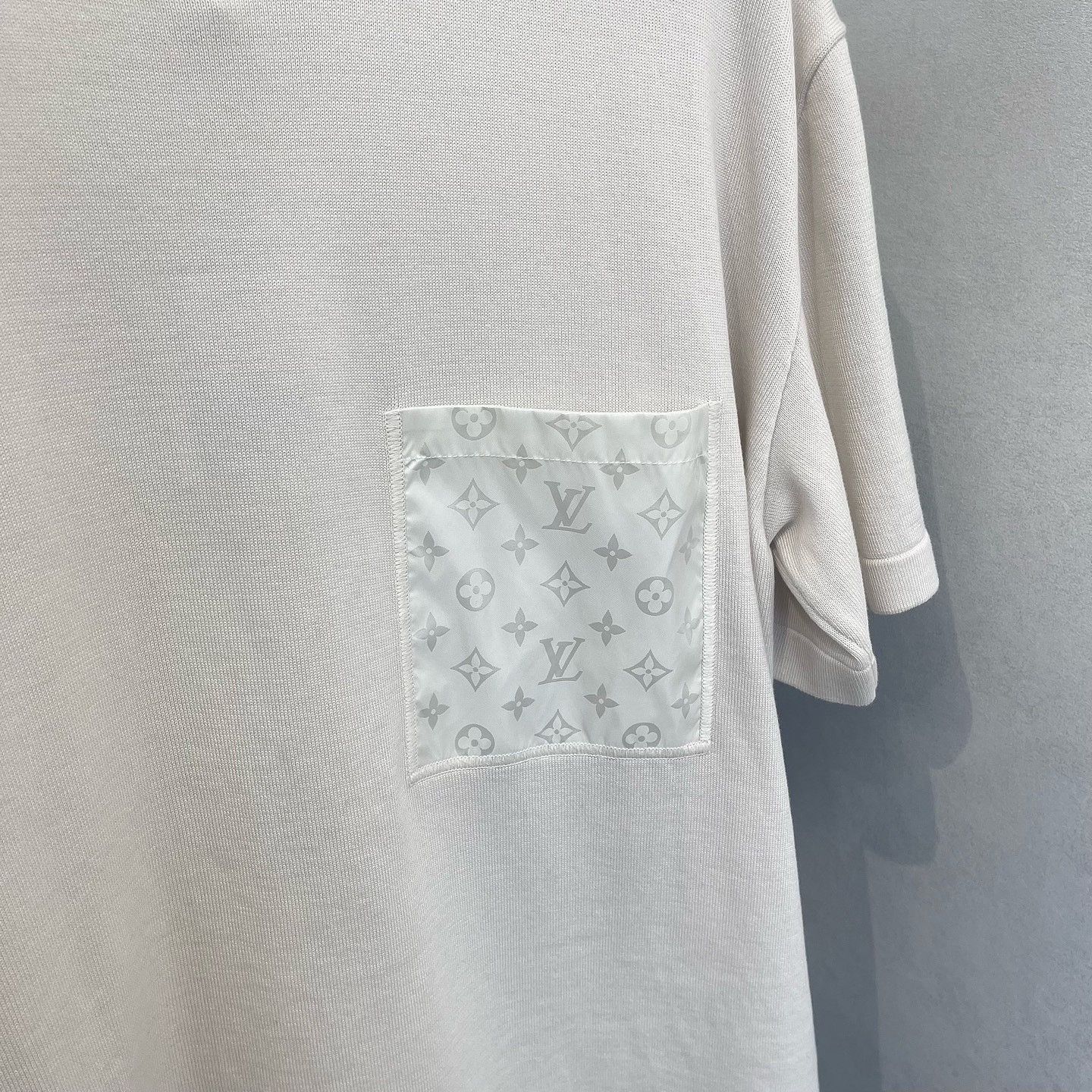 Louis Vuitton Louis Vuitton Monogram Pocket T-Shirt Size XL Size US XL / EU 56 / 4 - 6 Thumbnail