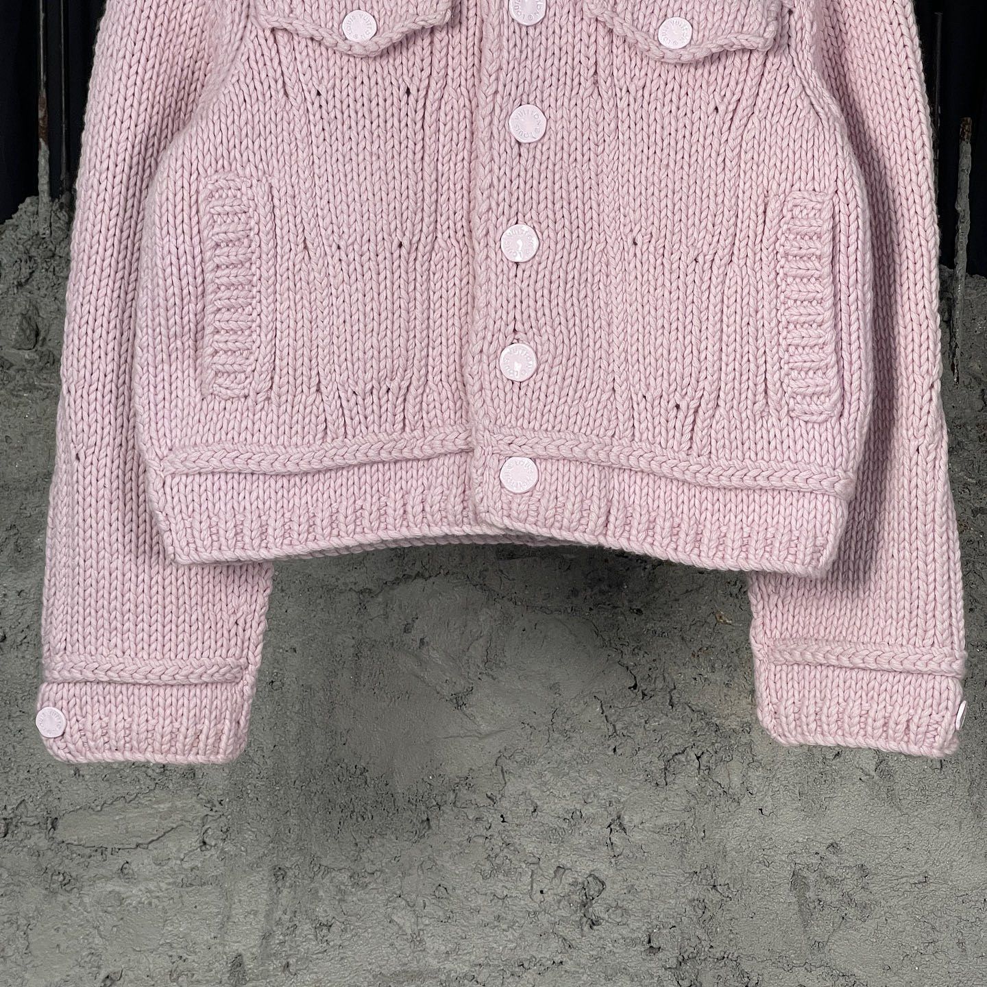 Louis Vuitton Louis Vuitton Pink Knit Cardigan Size XS Size US XS / EU 42 / 0 - 7 Thumbnail