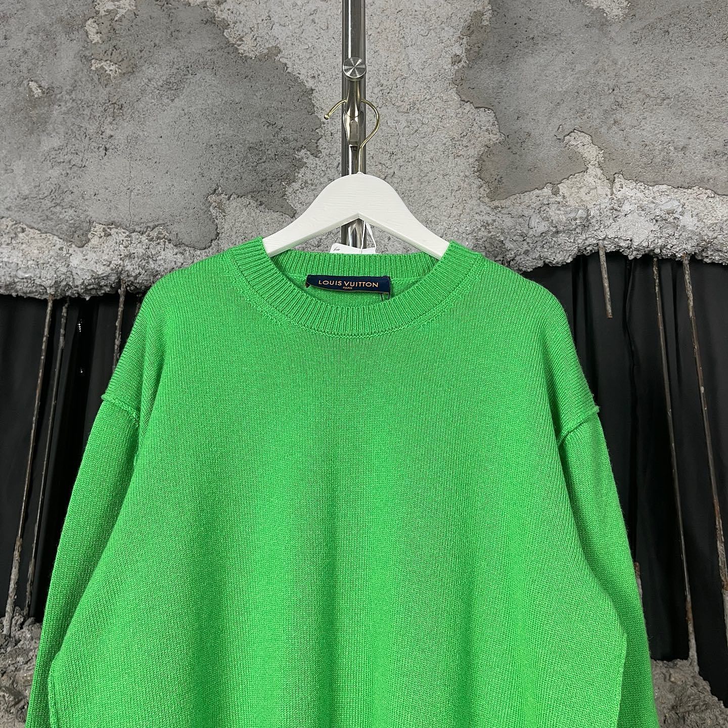 Louis Vuitton Louis Vuitton Green Logo Cuff Cashmere Sweater Size XS Size US XS / EU 42 / 0 - 5 Thumbnail